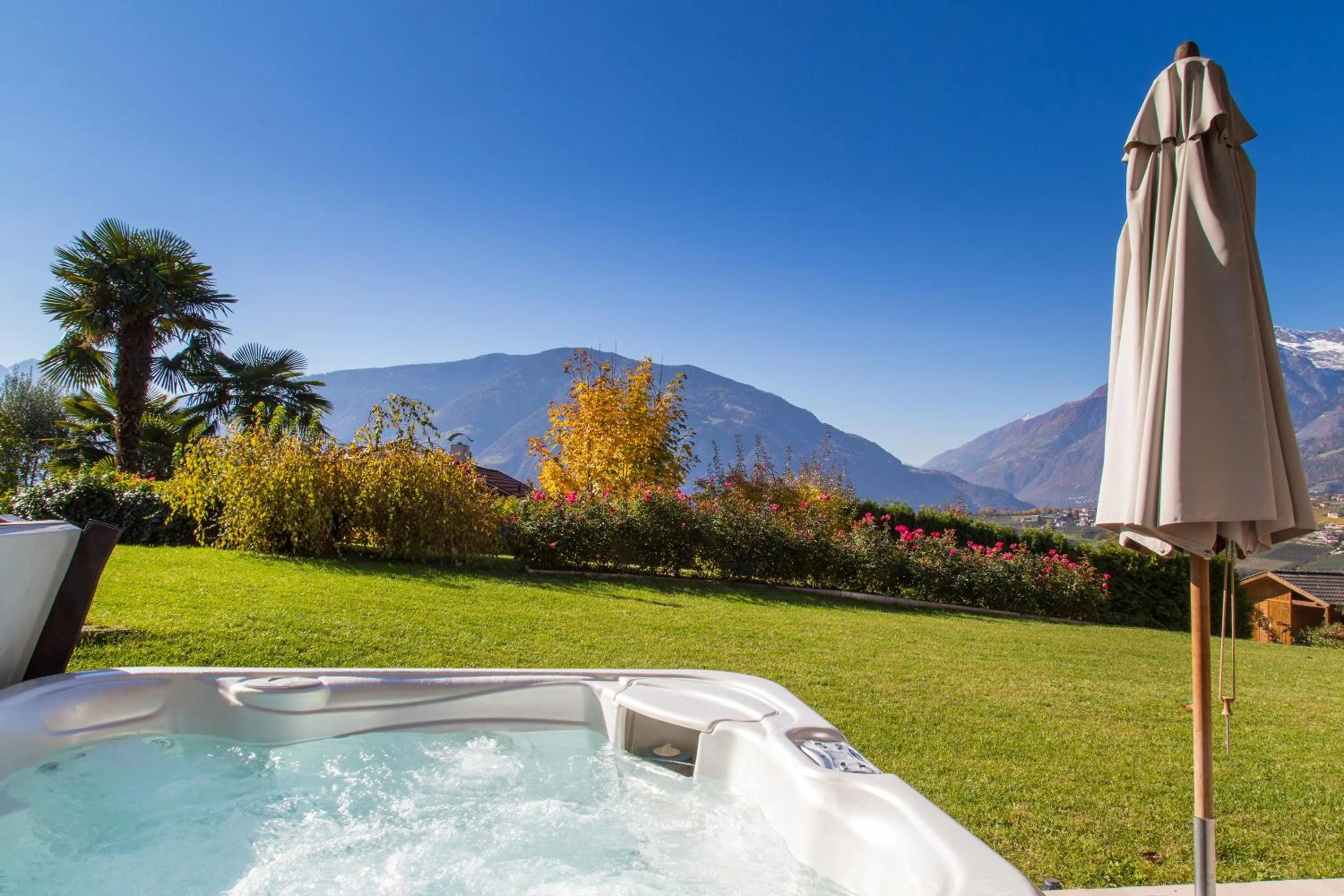 Hot Tub in Hotel Garni Katnau