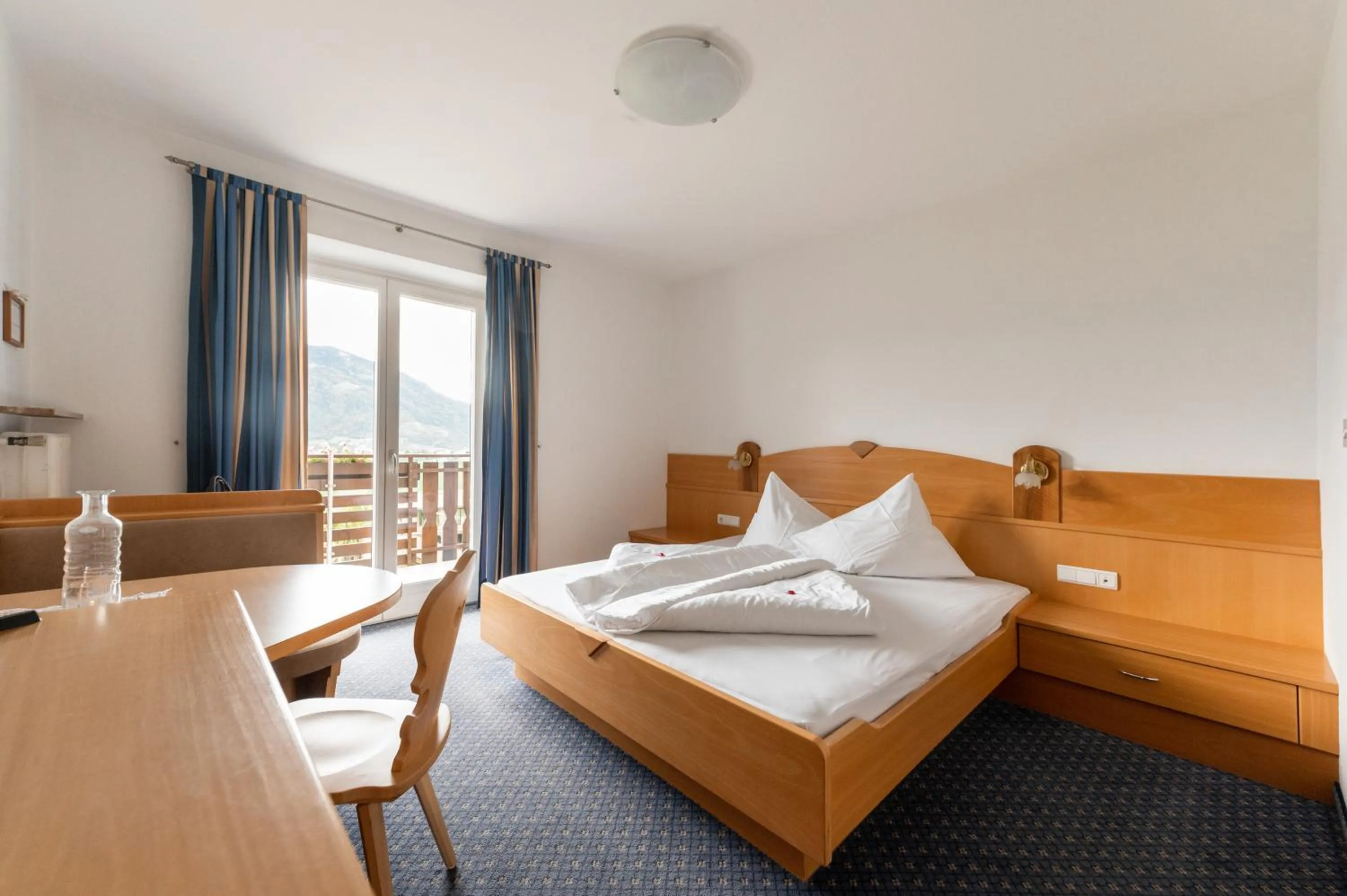 Photo of the whole room, Bed in Hotel Garni Katnau