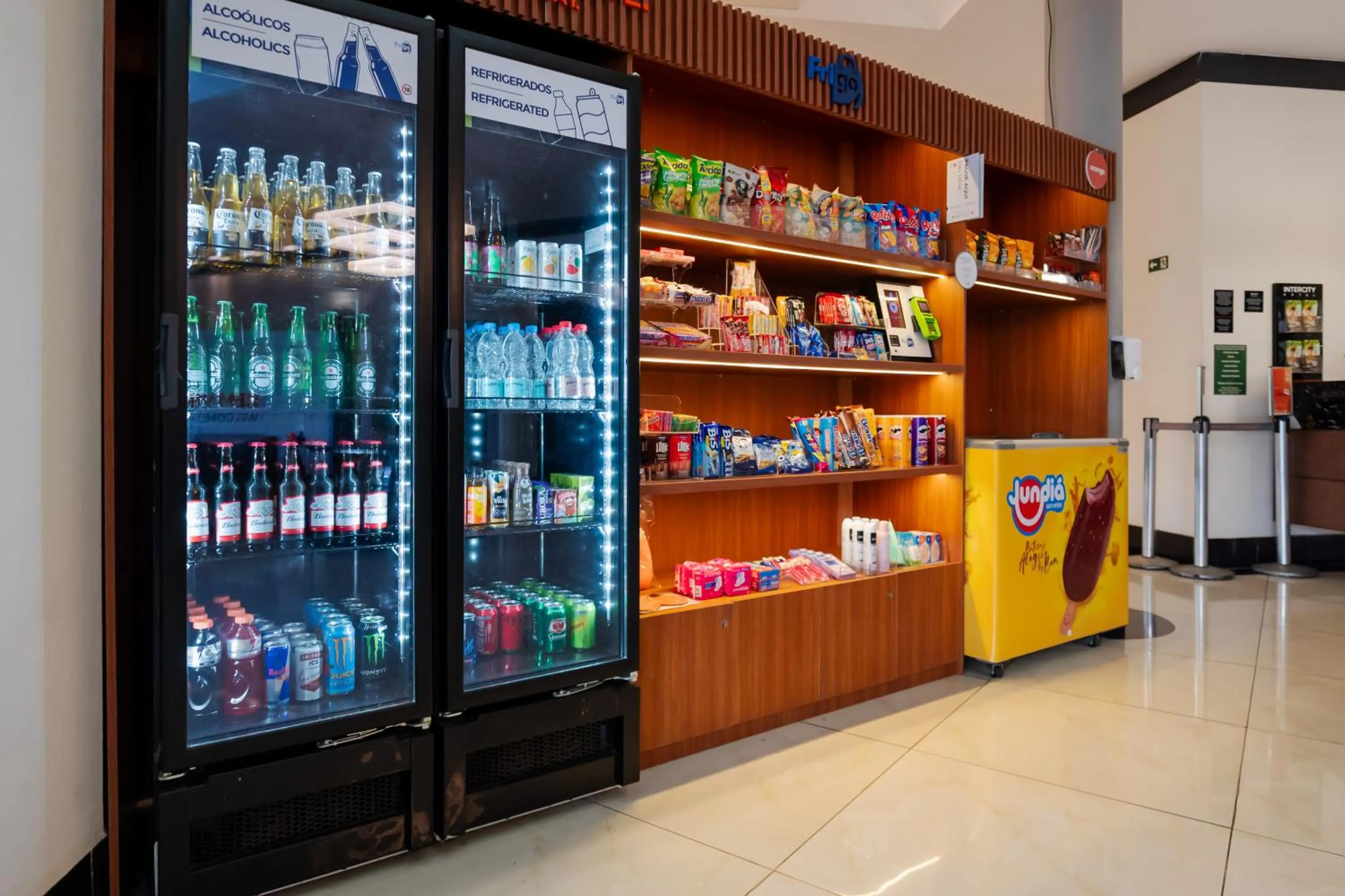 On-site shops in Intercity Vinhedo