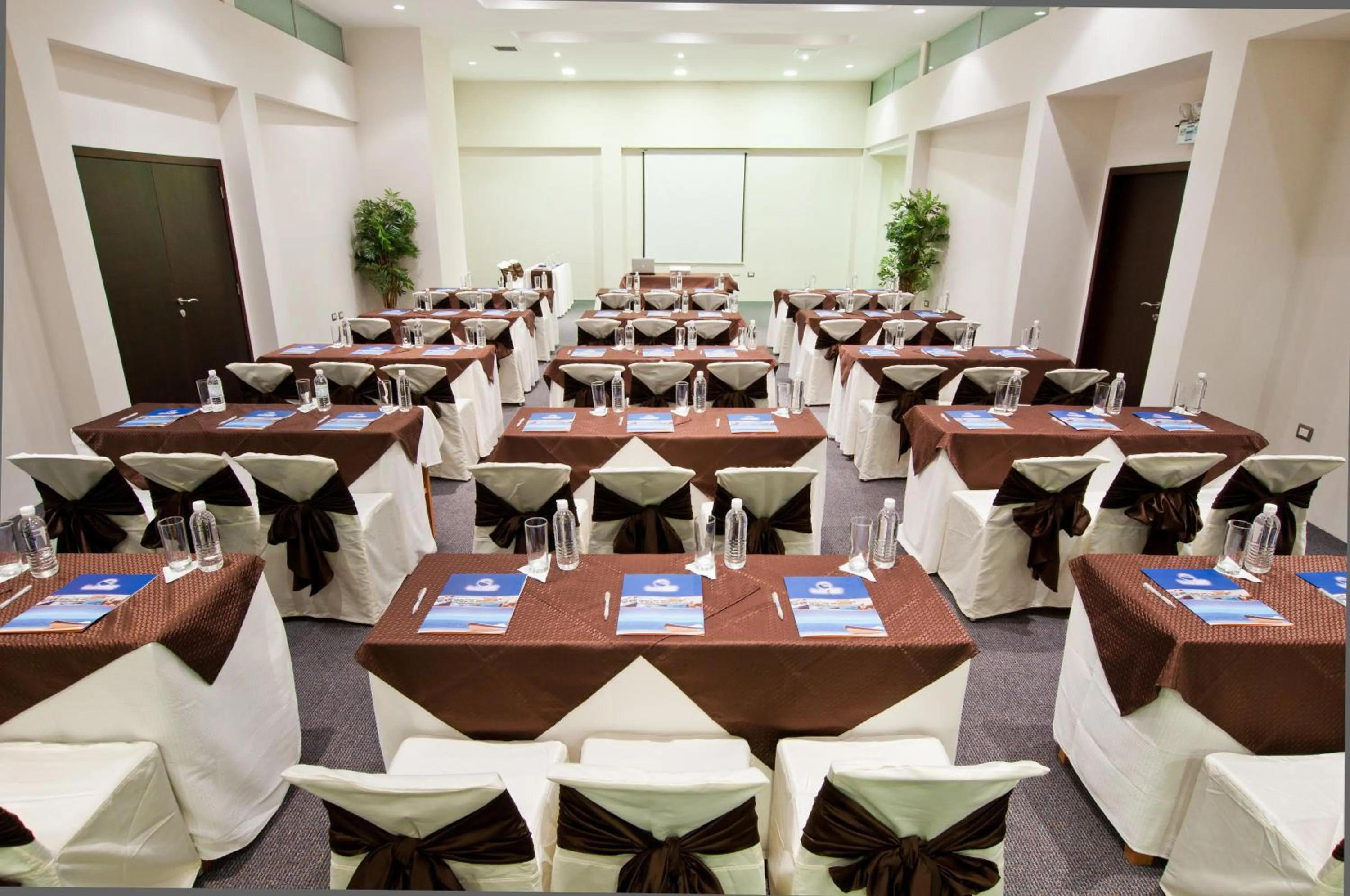 Meeting/conference room in Hotel Isla Sol by Solymar