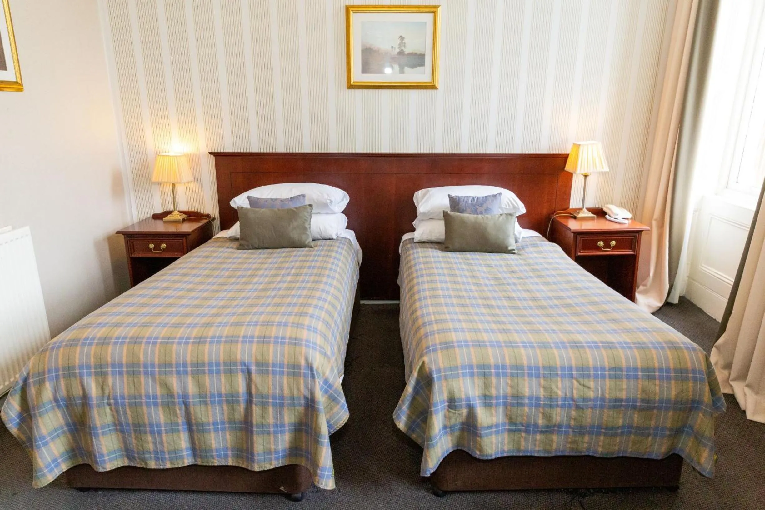 Bedroom, Bed in The Royal Hotel