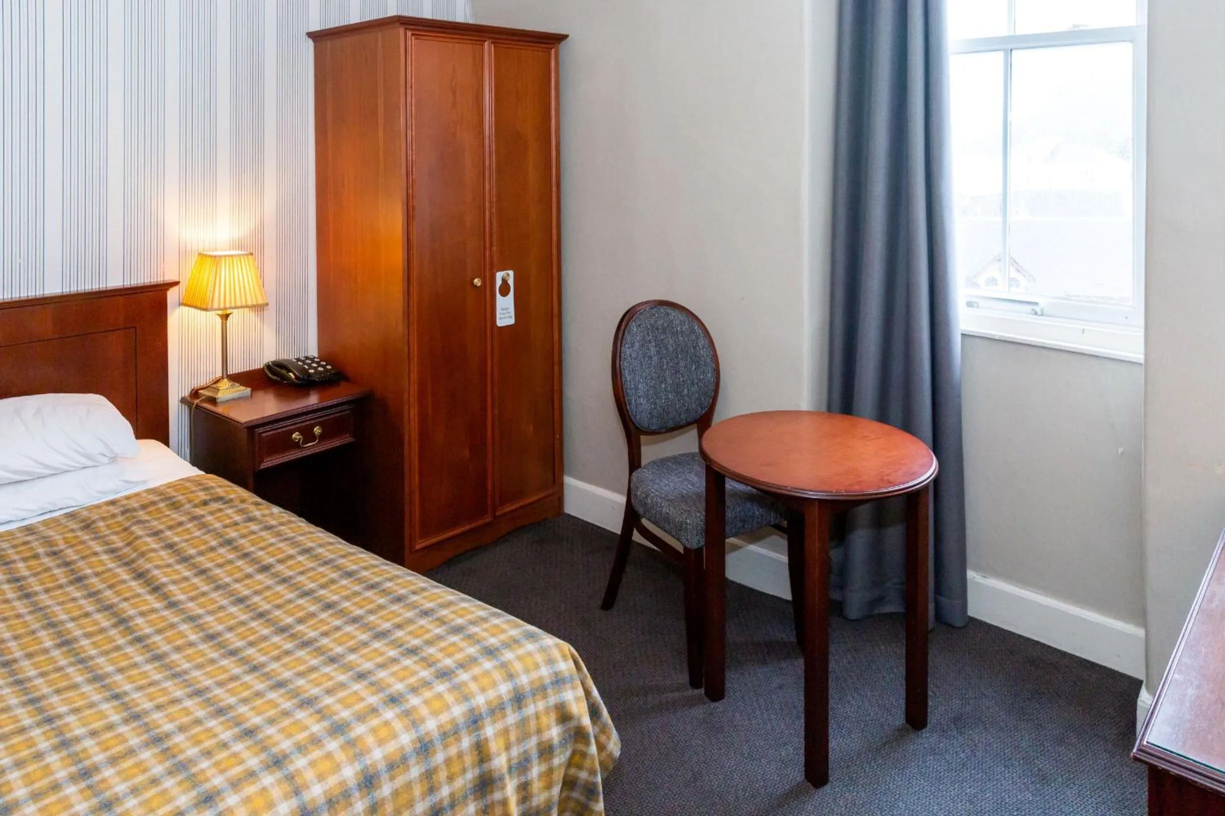 Bedroom, Bed in The Royal Hotel