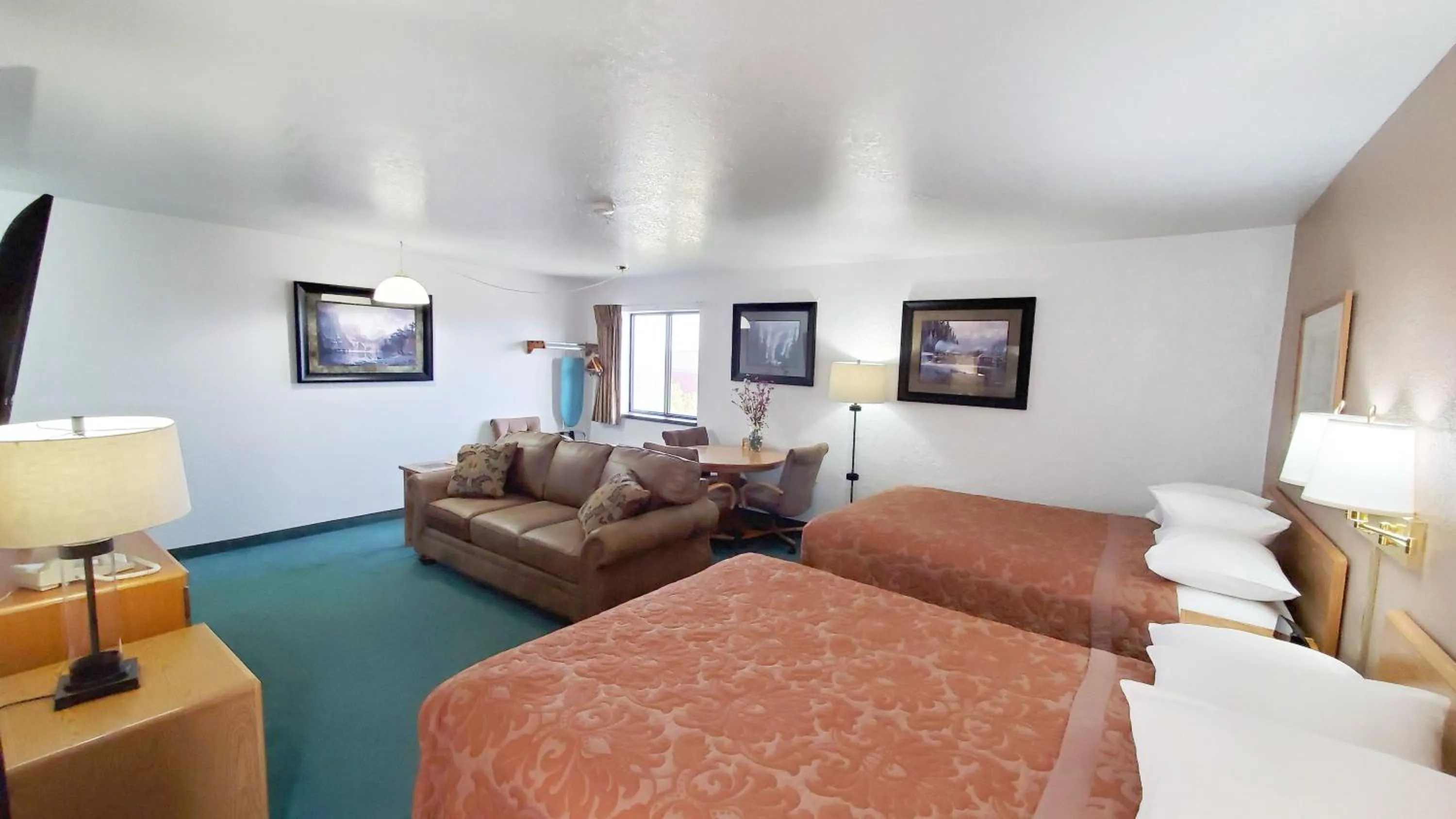 Bed in Super 8 by Wyndham Cut Bank