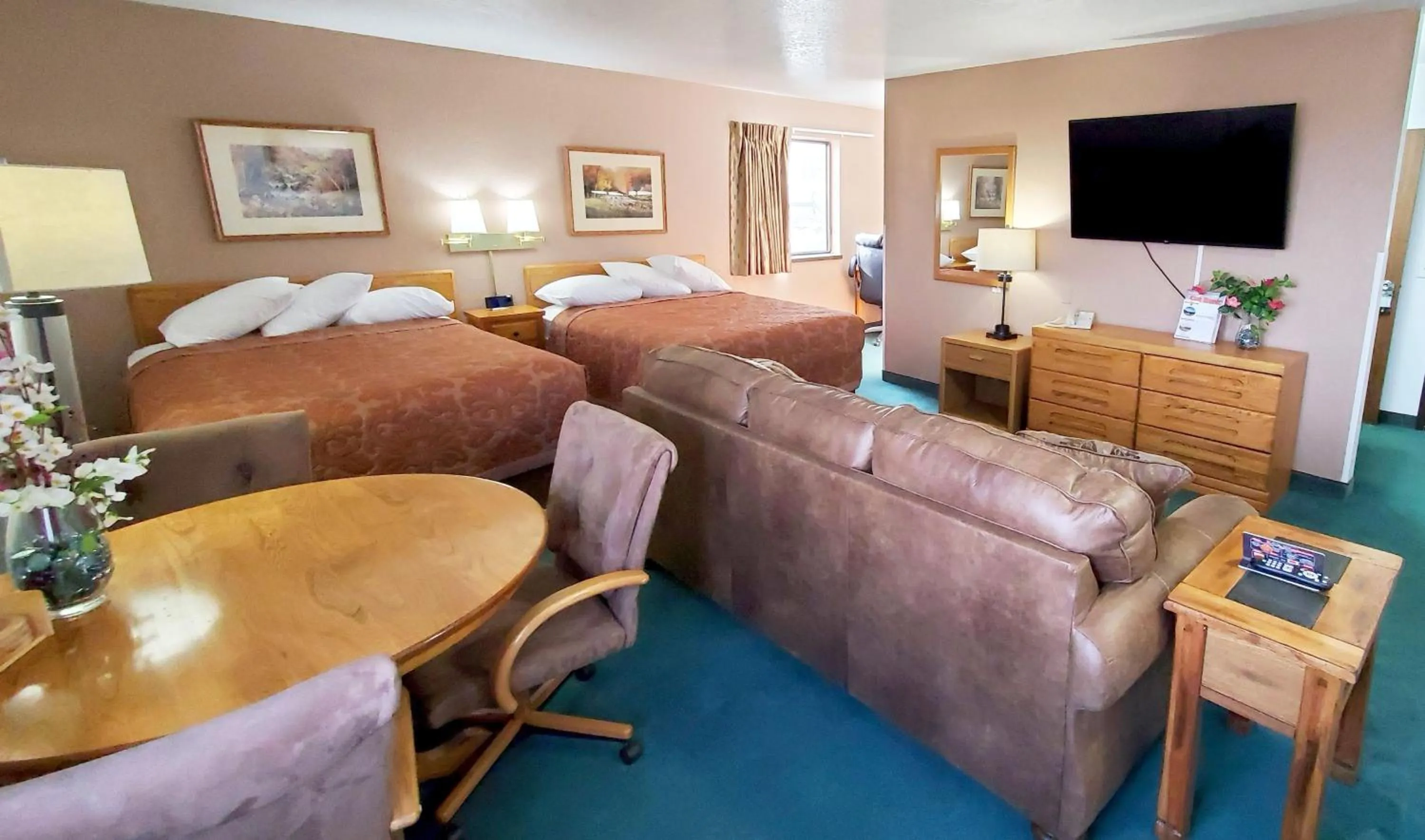 Bed in Super 8 by Wyndham Cut Bank