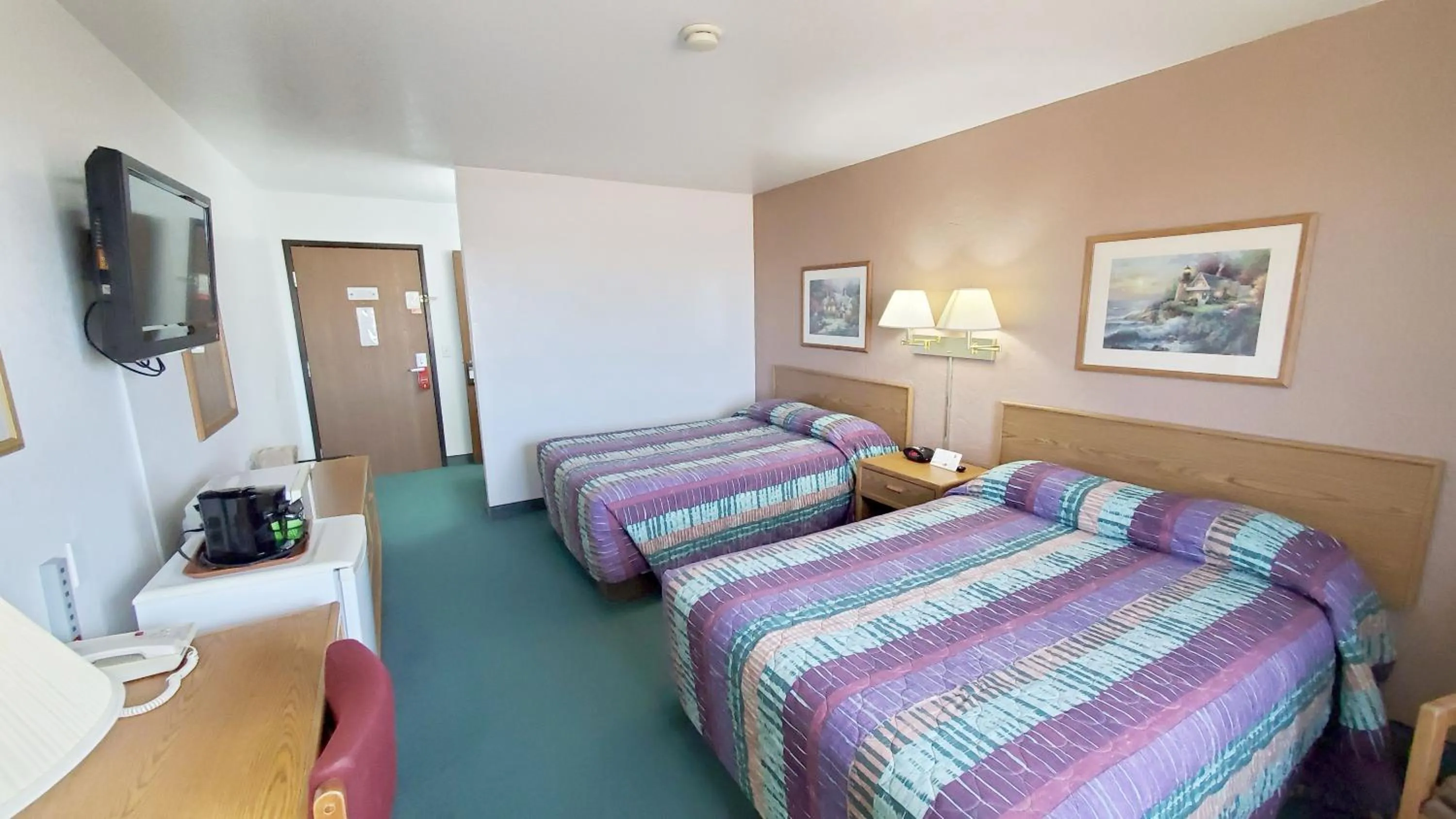 Bed in Super 8 by Wyndham Cut Bank