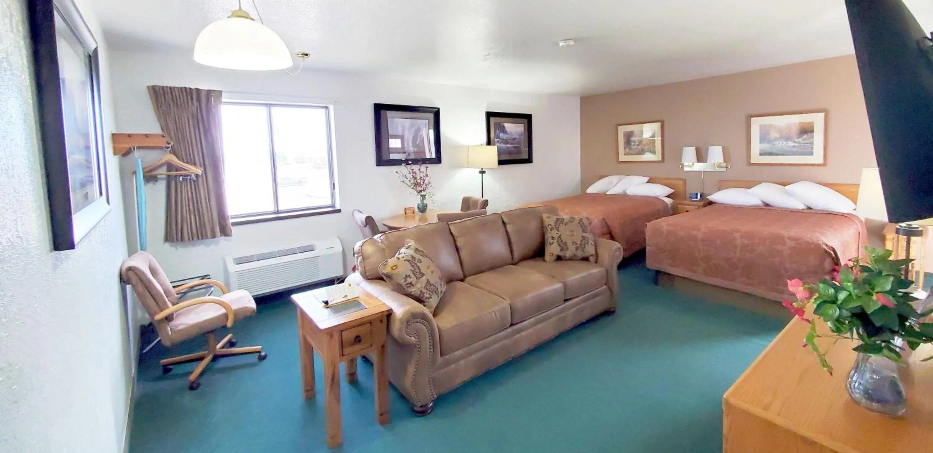 Bed in Super 8 by Wyndham Cut Bank