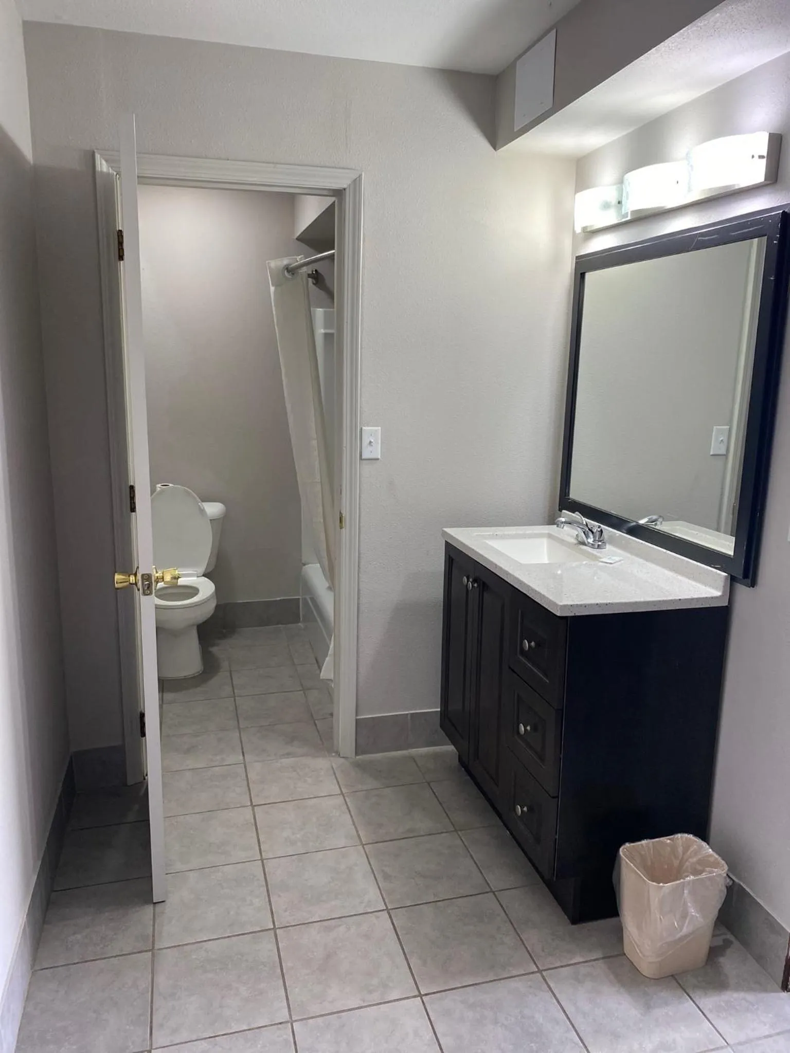 Bathroom in New Budget Inn