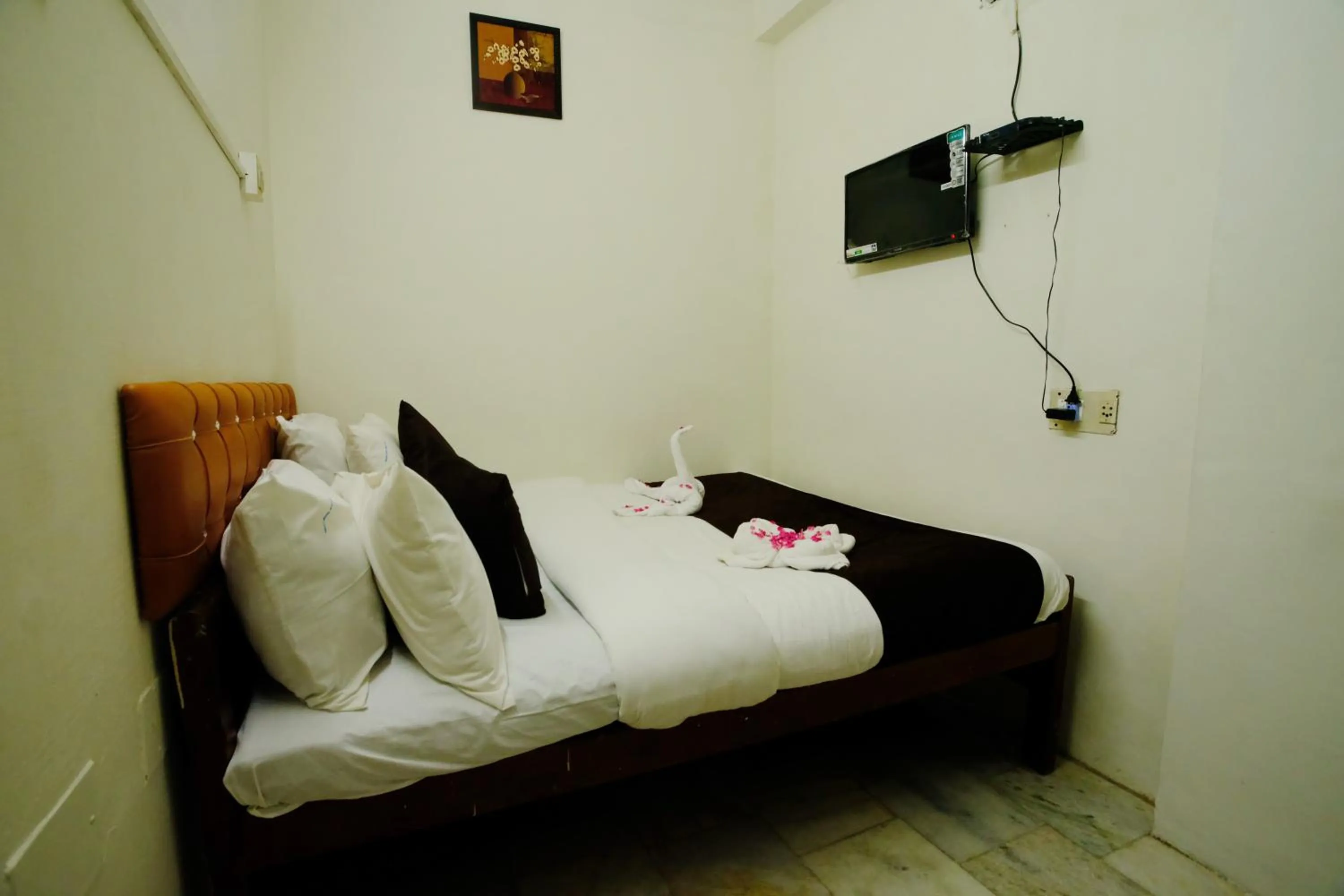 Bedroom, Bed in Aum Karthikeya Residency - Near Chennai Railway Station