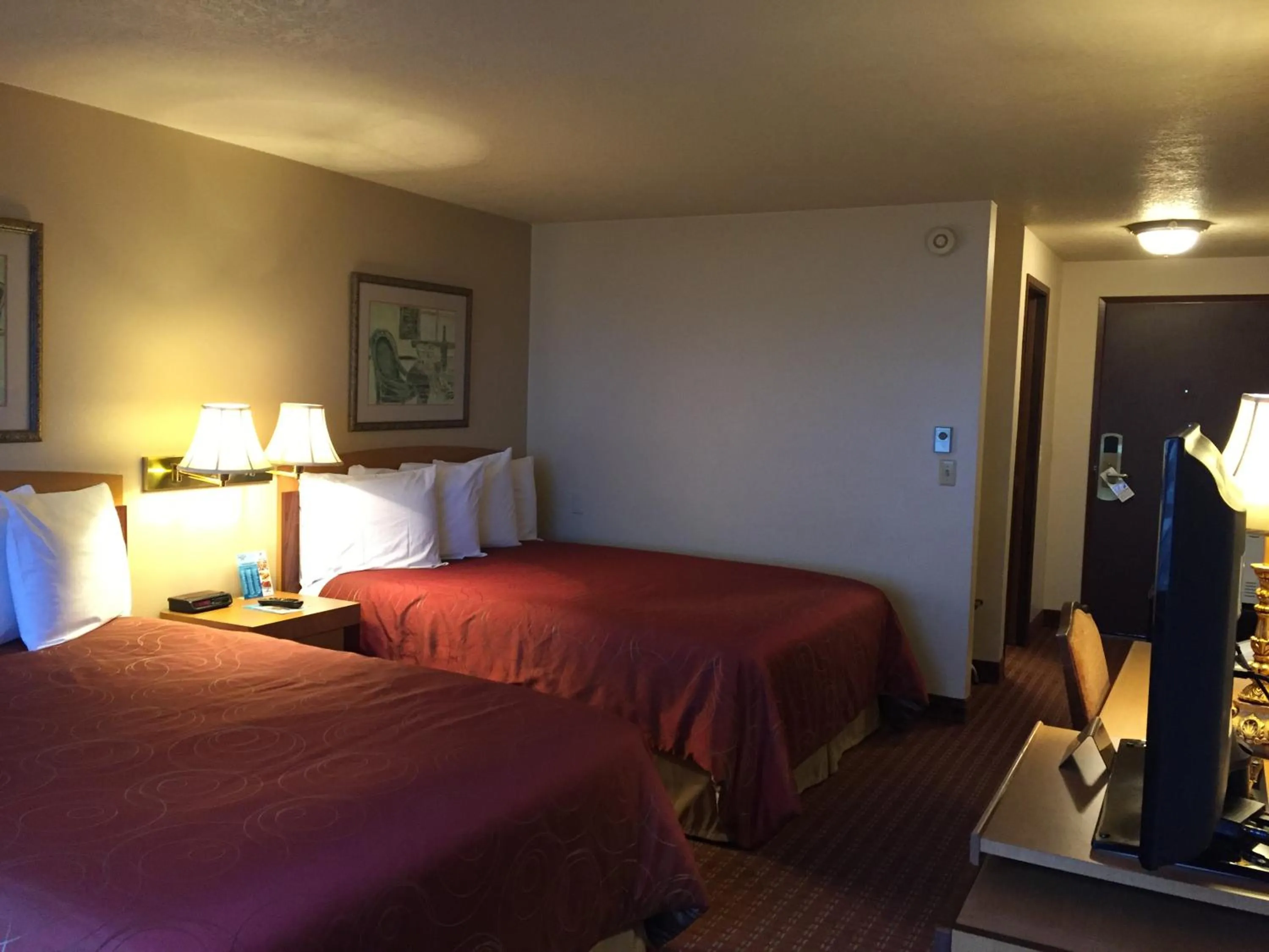 Bed in Port Angeles Inn