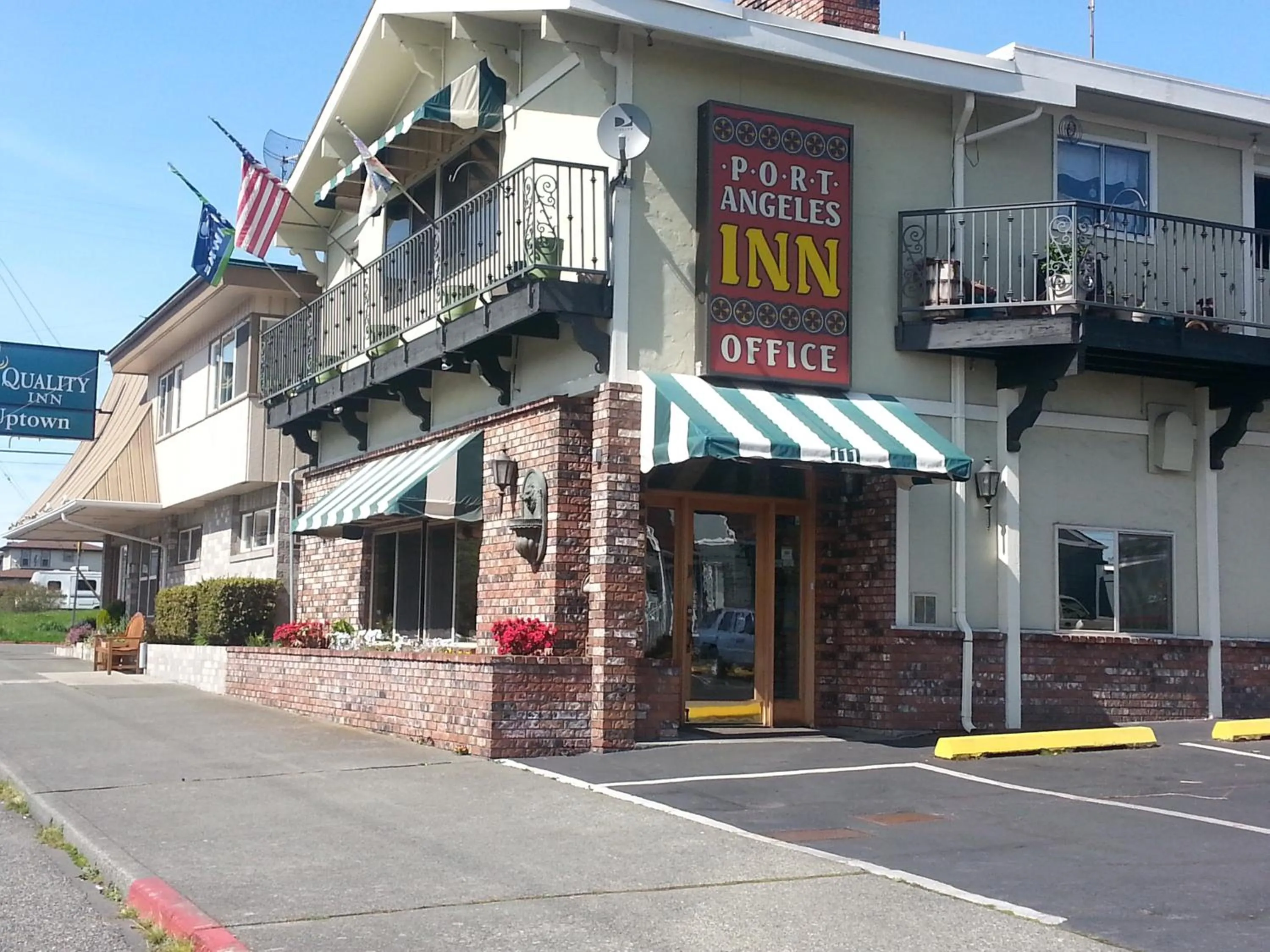 Facade/entrance in Port Angeles Inn