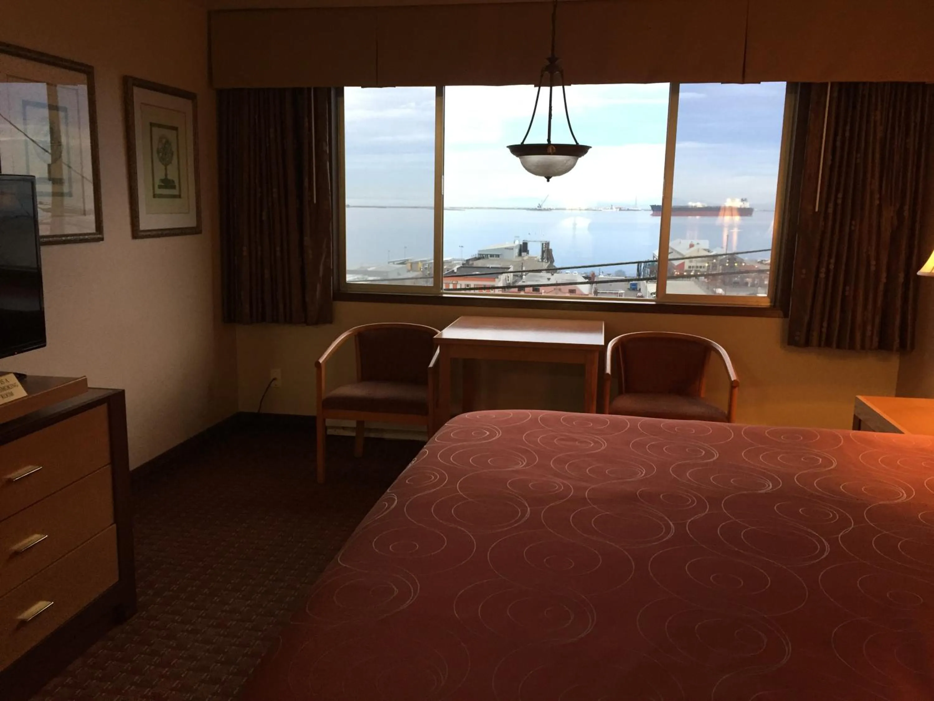 Sea view, Bed in Port Angeles Inn