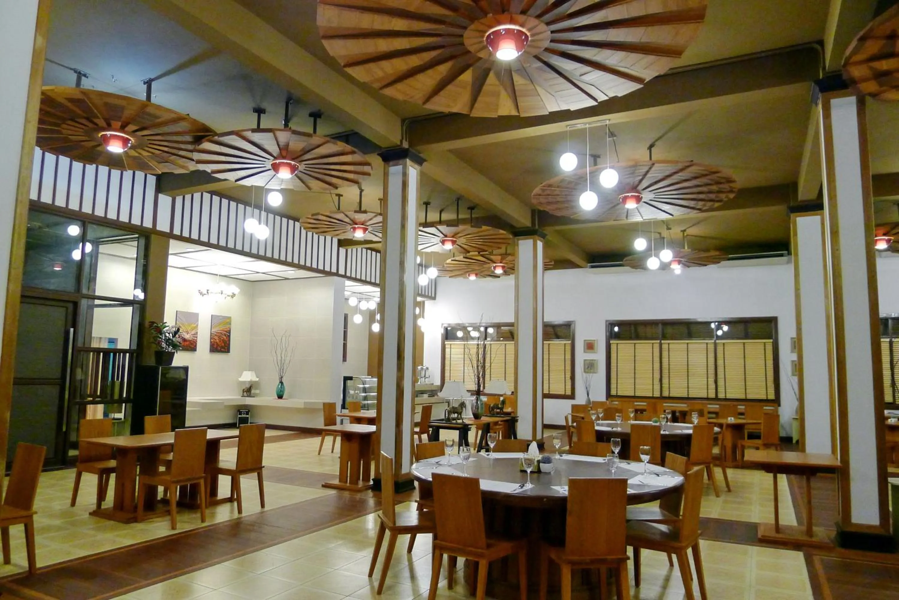 Restaurant/places to eat in Pearl Laguna Resort