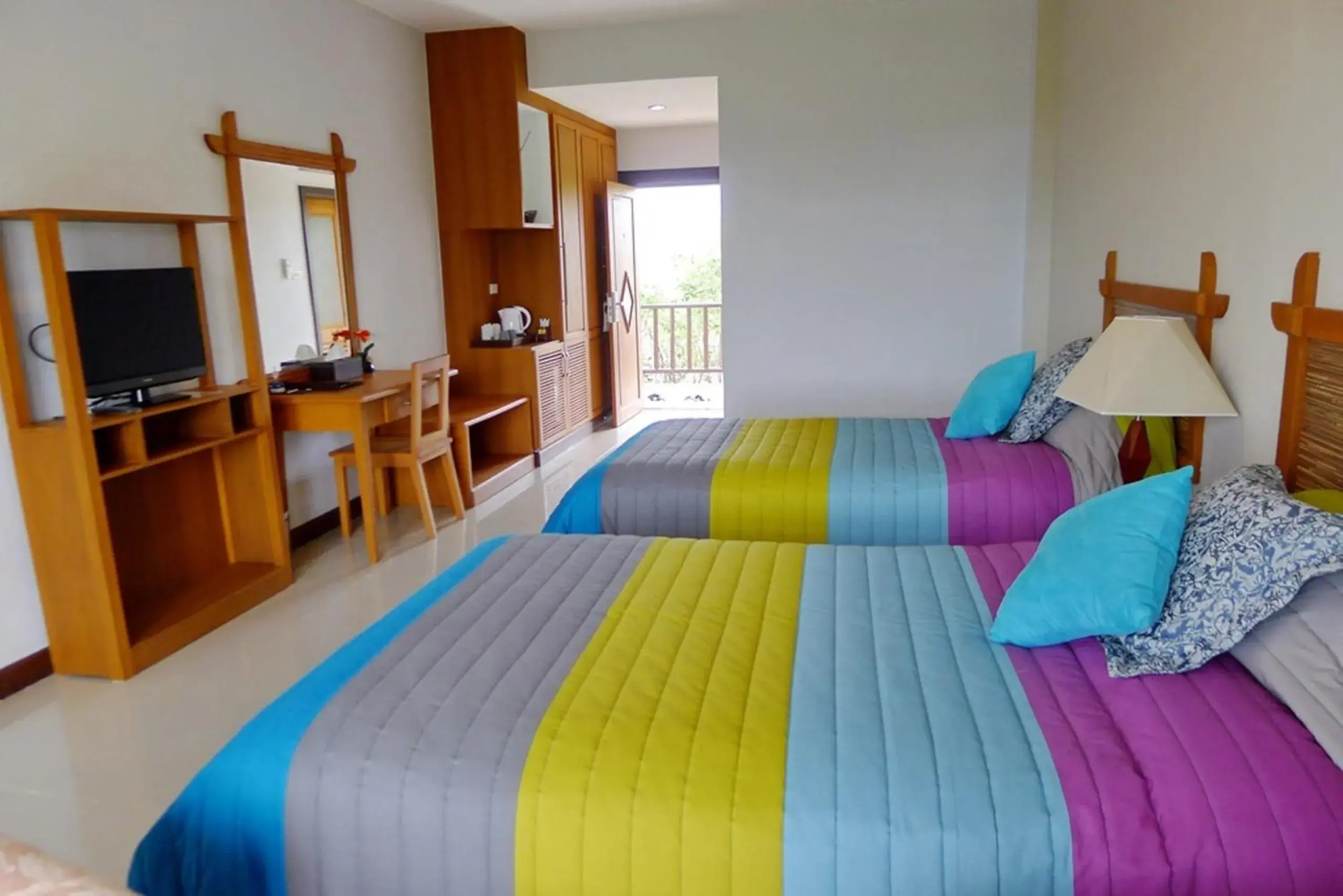 Deluxe Twin Room in Pearl Laguna Resort Deluxe Twin Room in Pearl Laguna Resort