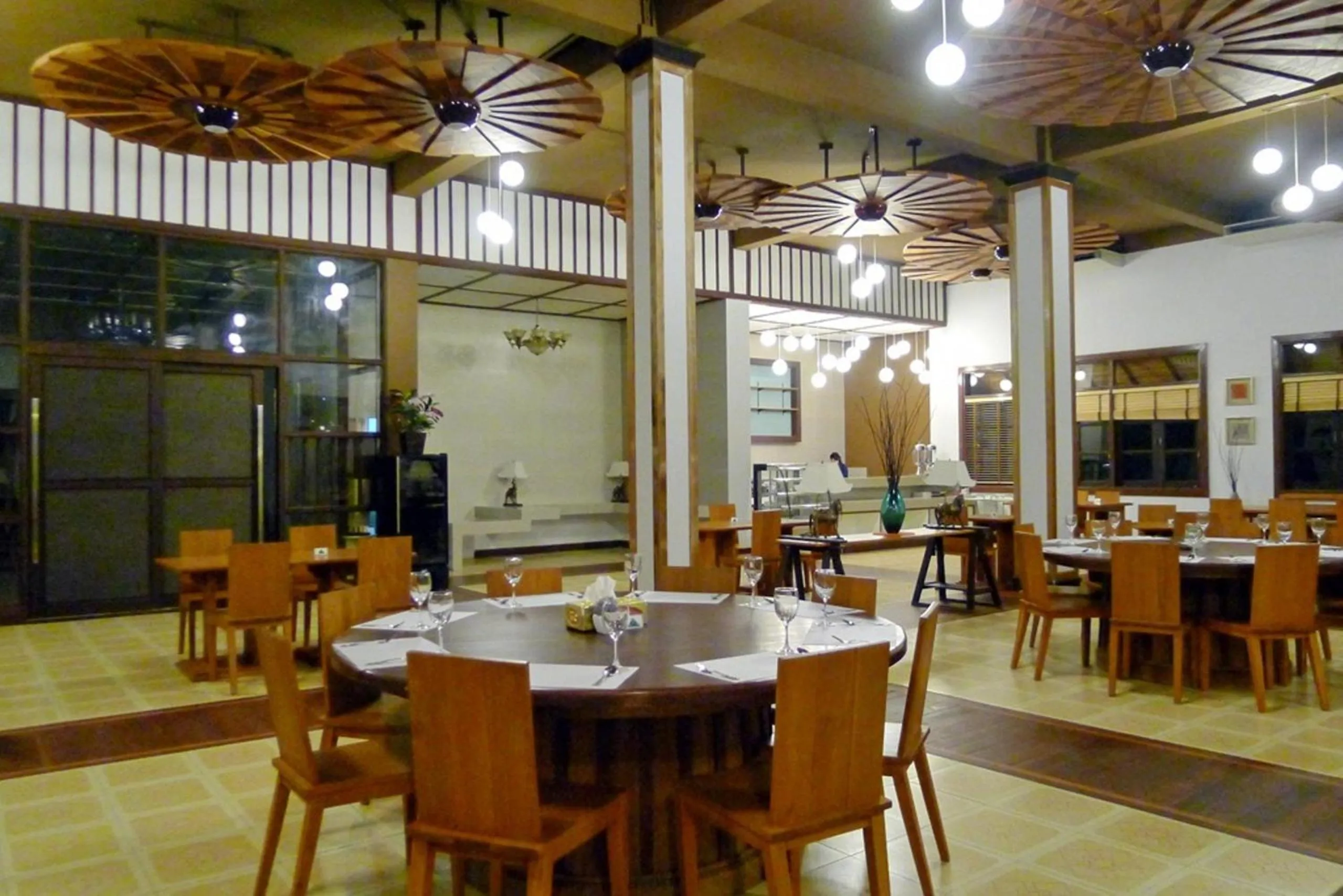Restaurant/places to eat in Pearl Laguna Resort