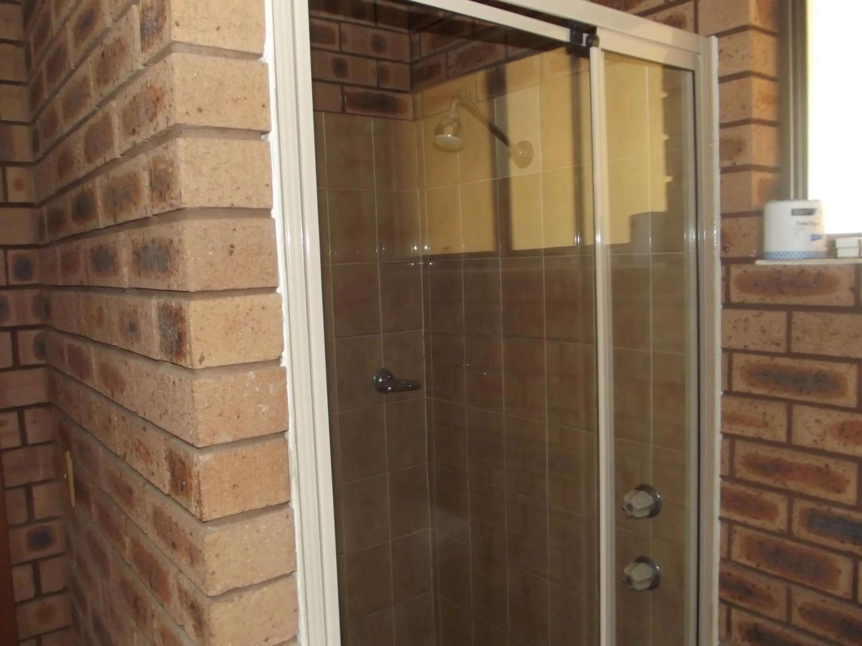 Bathroom in Cobar Town & Country Motor Inn