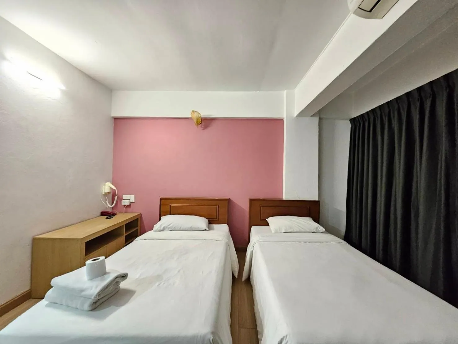 Bed in Crown BTS Nana Hotel