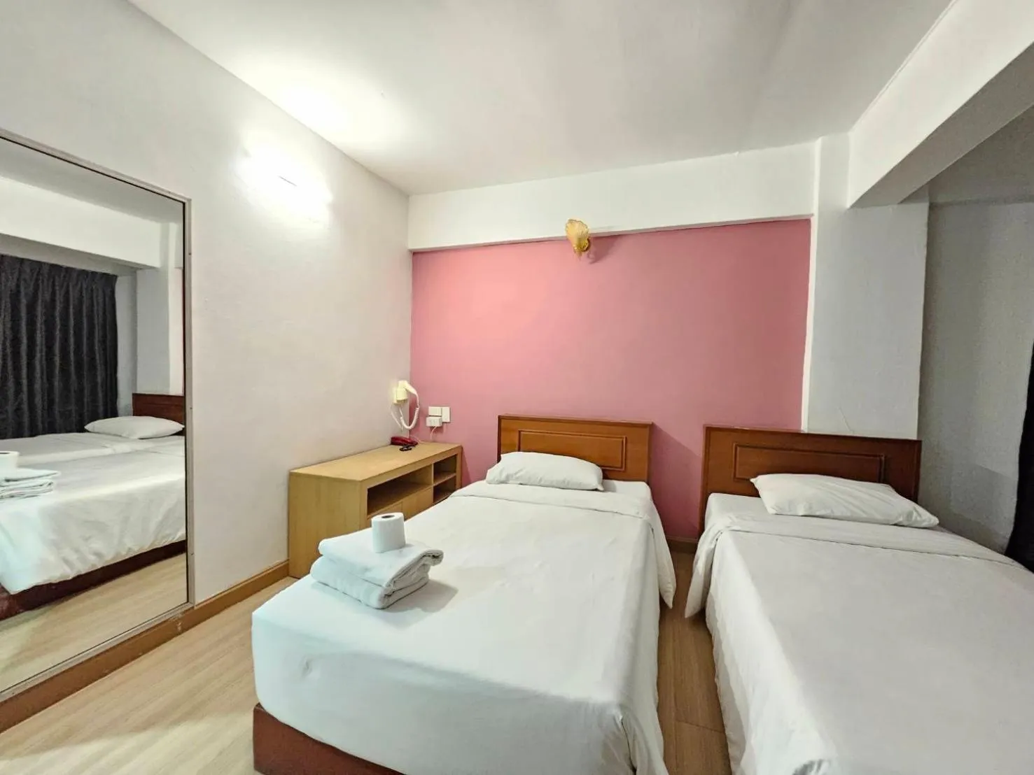 Bed in Crown BTS Nana Hotel