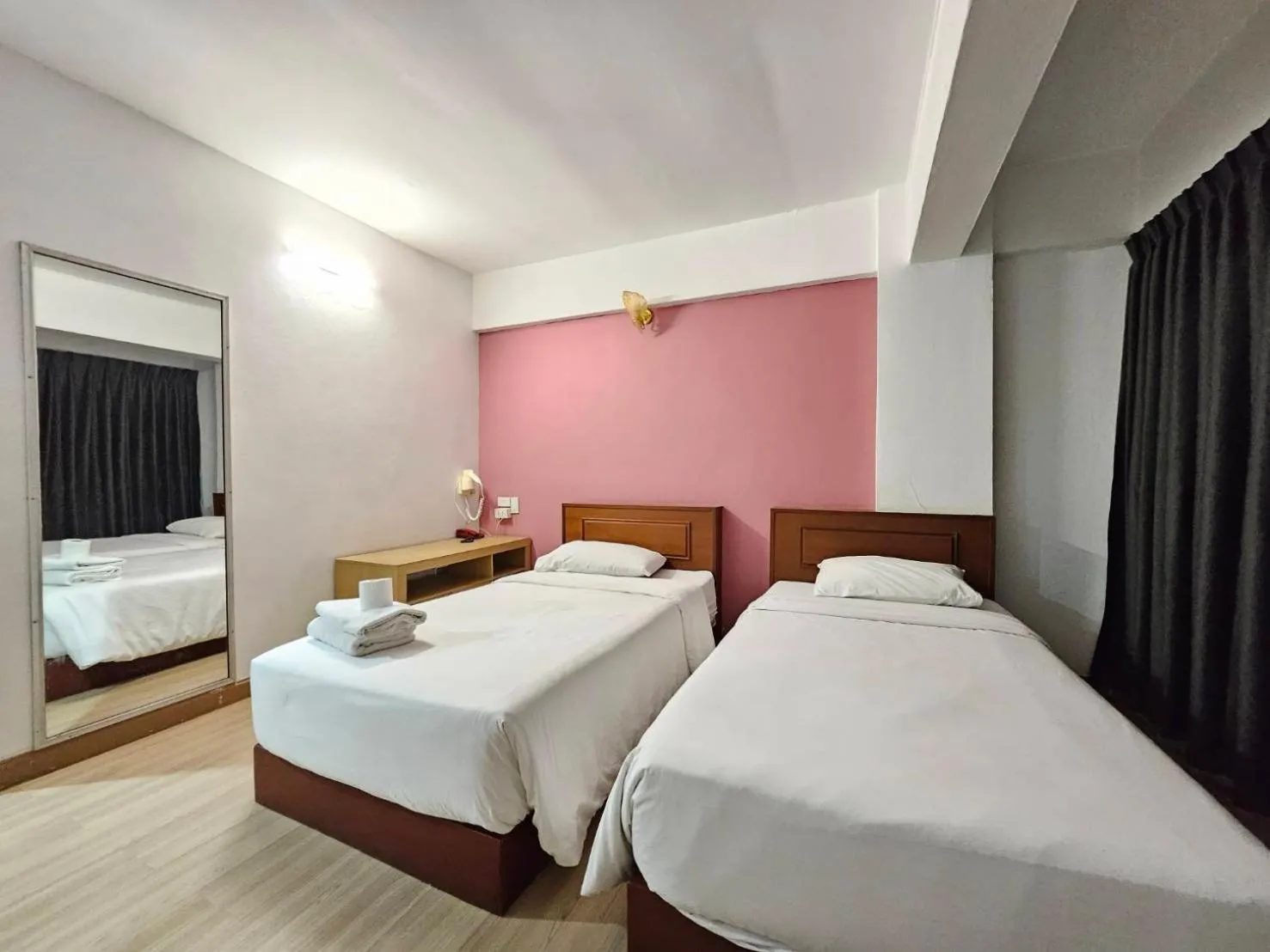 Bed in Crown BTS Nana Hotel