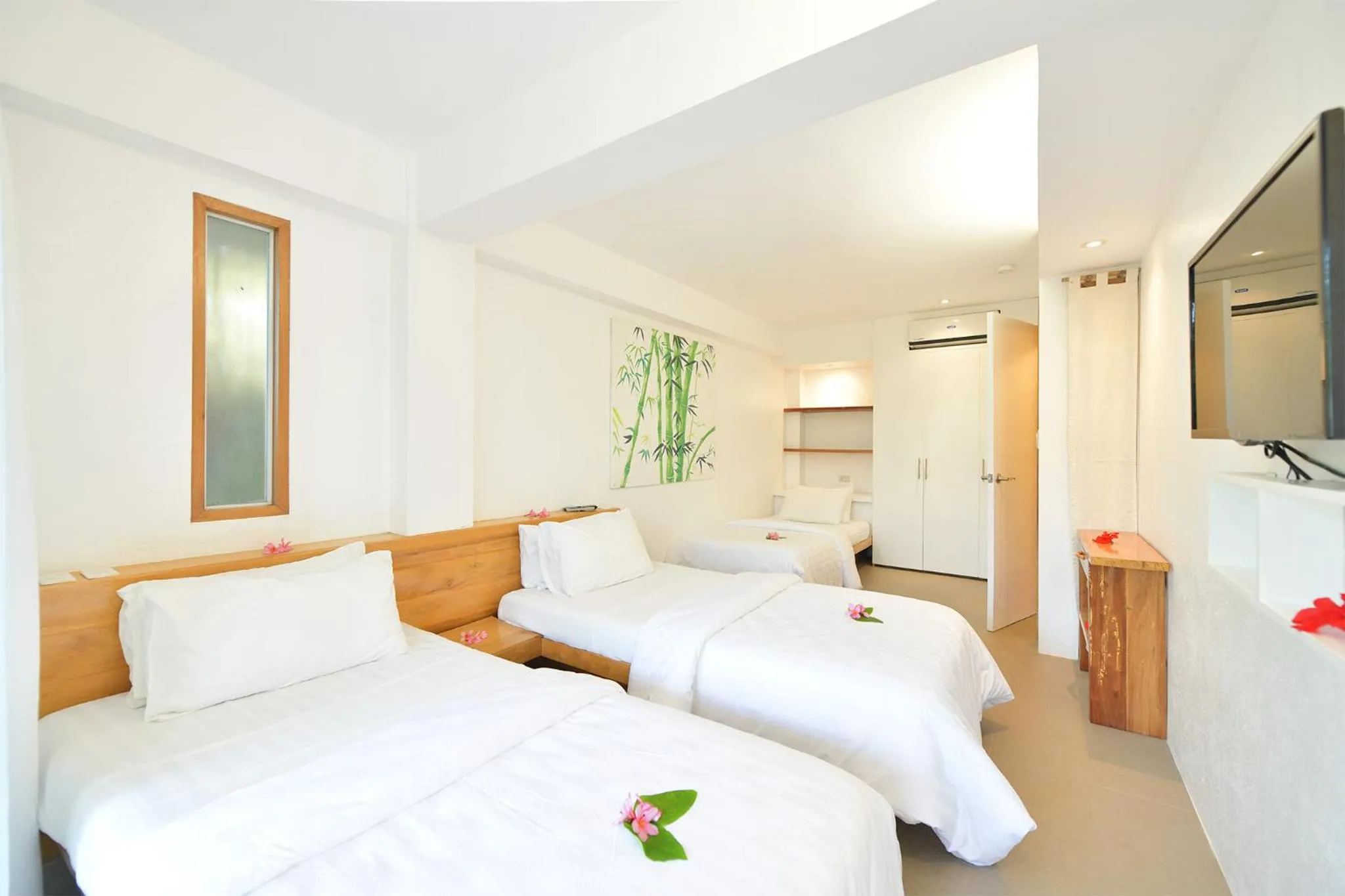 TV and multimedia, Bed in Diniview Villa Resort