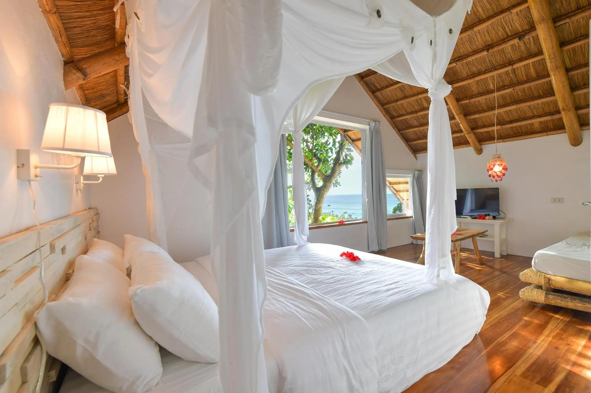 TV and multimedia, Bed in Diniview Villa Resort