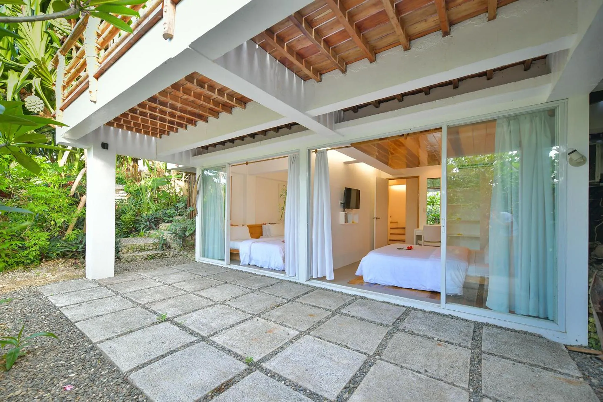 Garden, Bed in Diniview Villa Resort