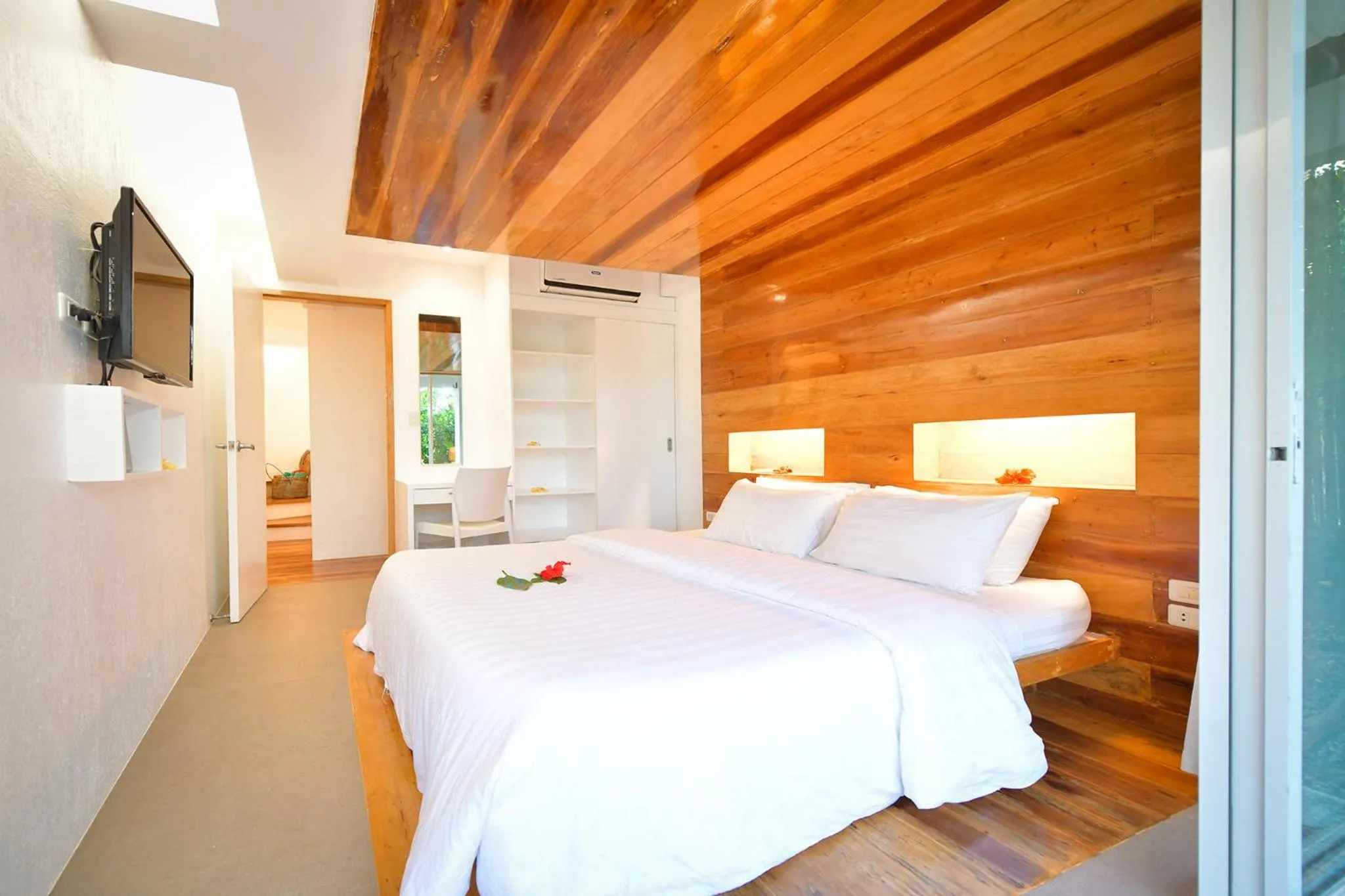 TV and multimedia, Bed in Diniview Villa Resort