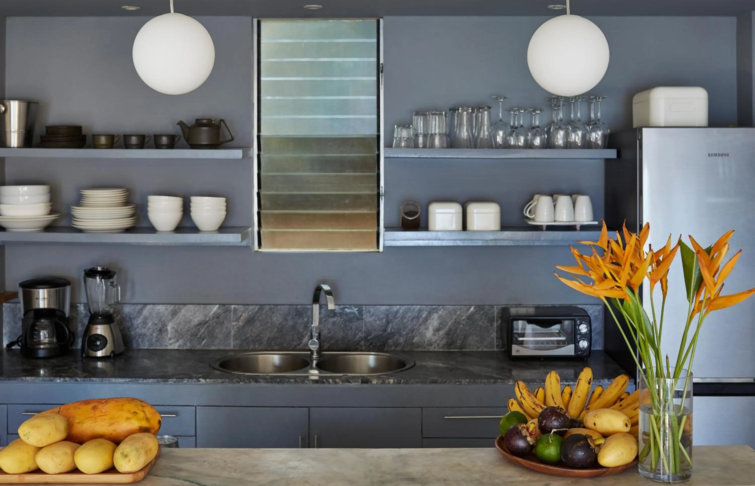 Coffee/tea facilities in Diniview Villa Resort