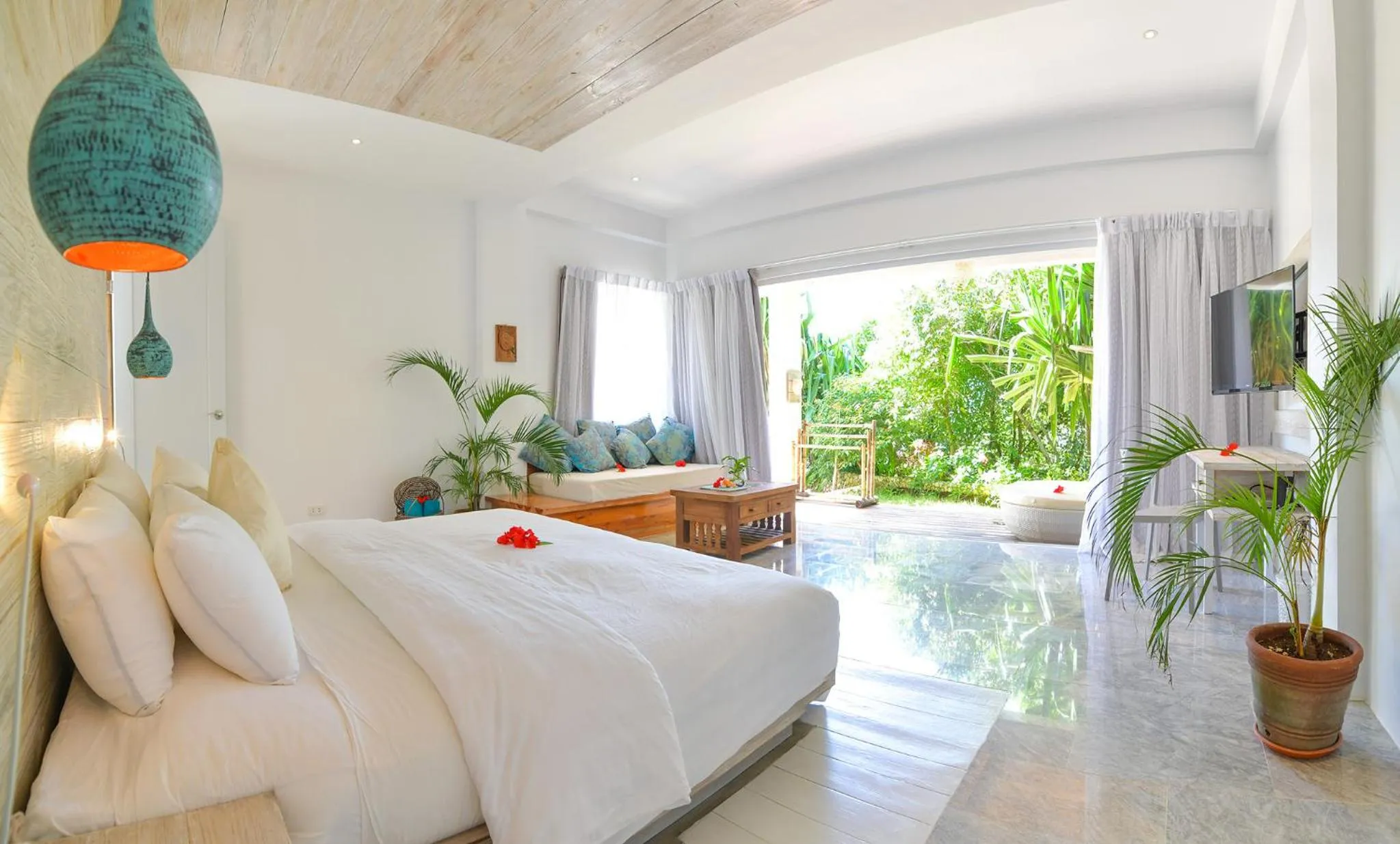 Photo of the whole room, Bed in Diniview Villa Resort