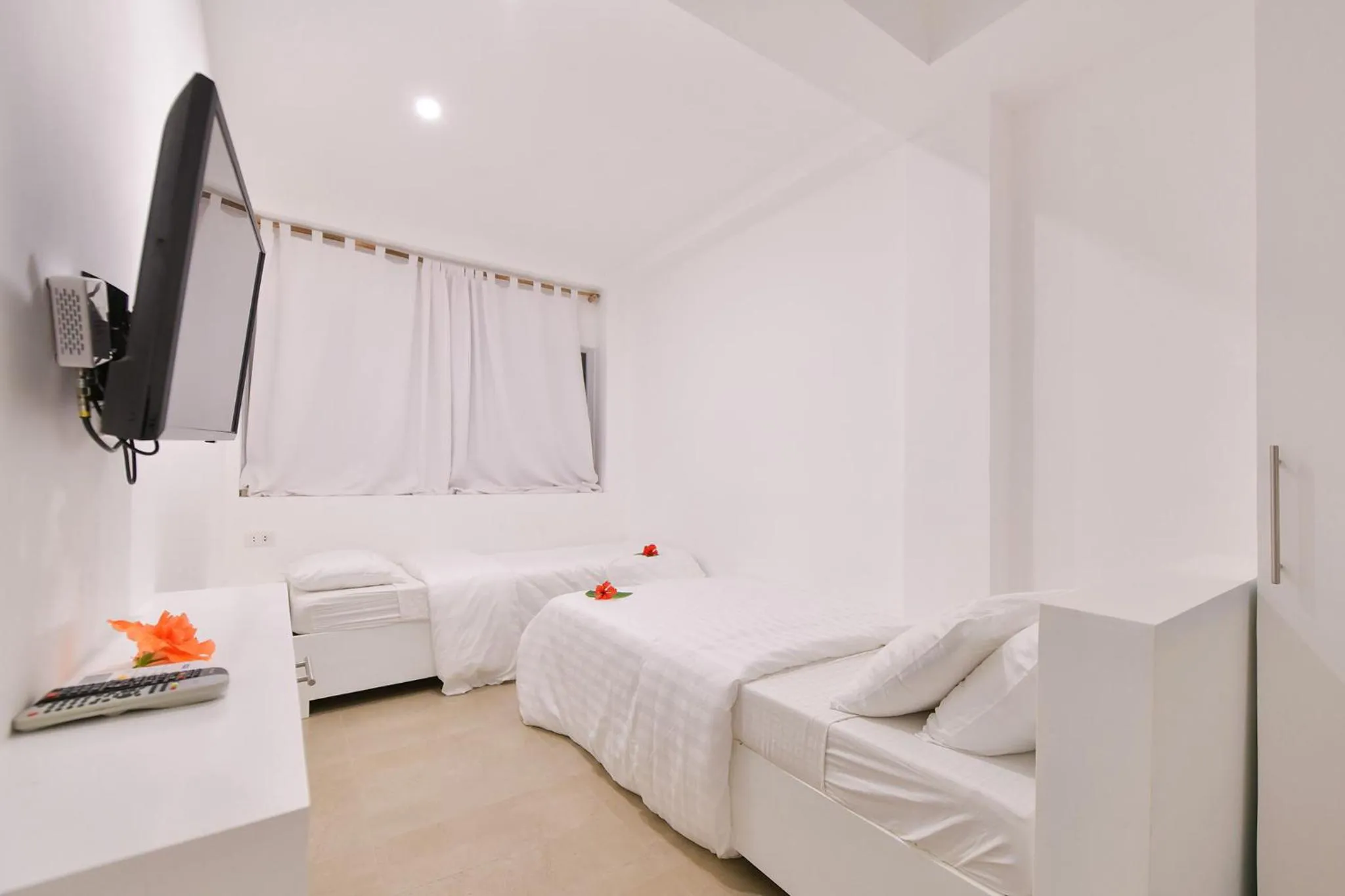 TV and multimedia, Bed in Diniview Villa Resort