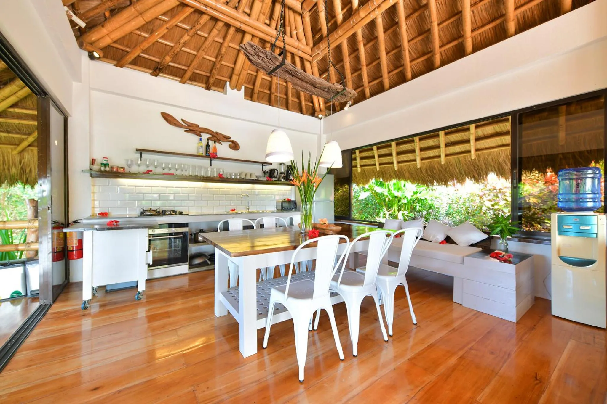 Kitchen or kitchenette in Diniview Villa Resort