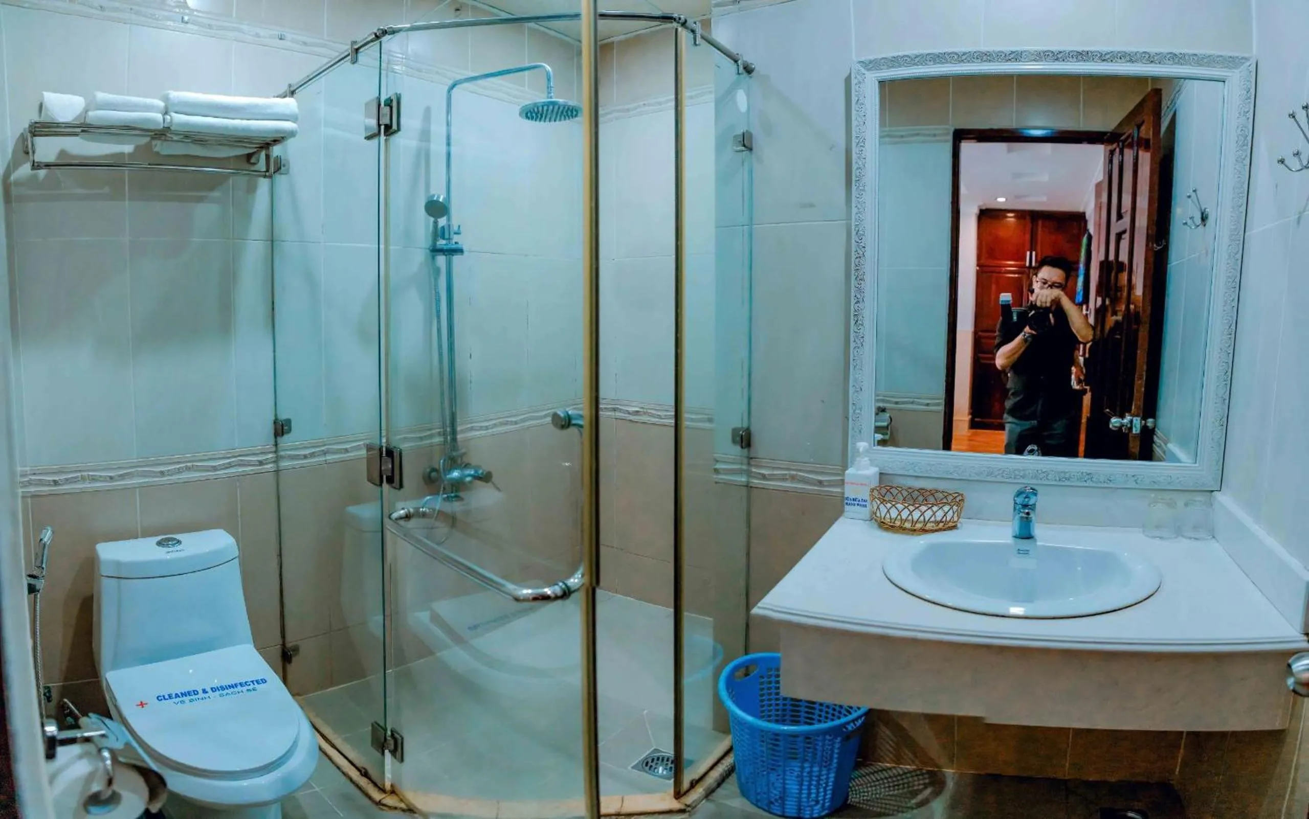 Shower in Linh Phuong 3 Hotel