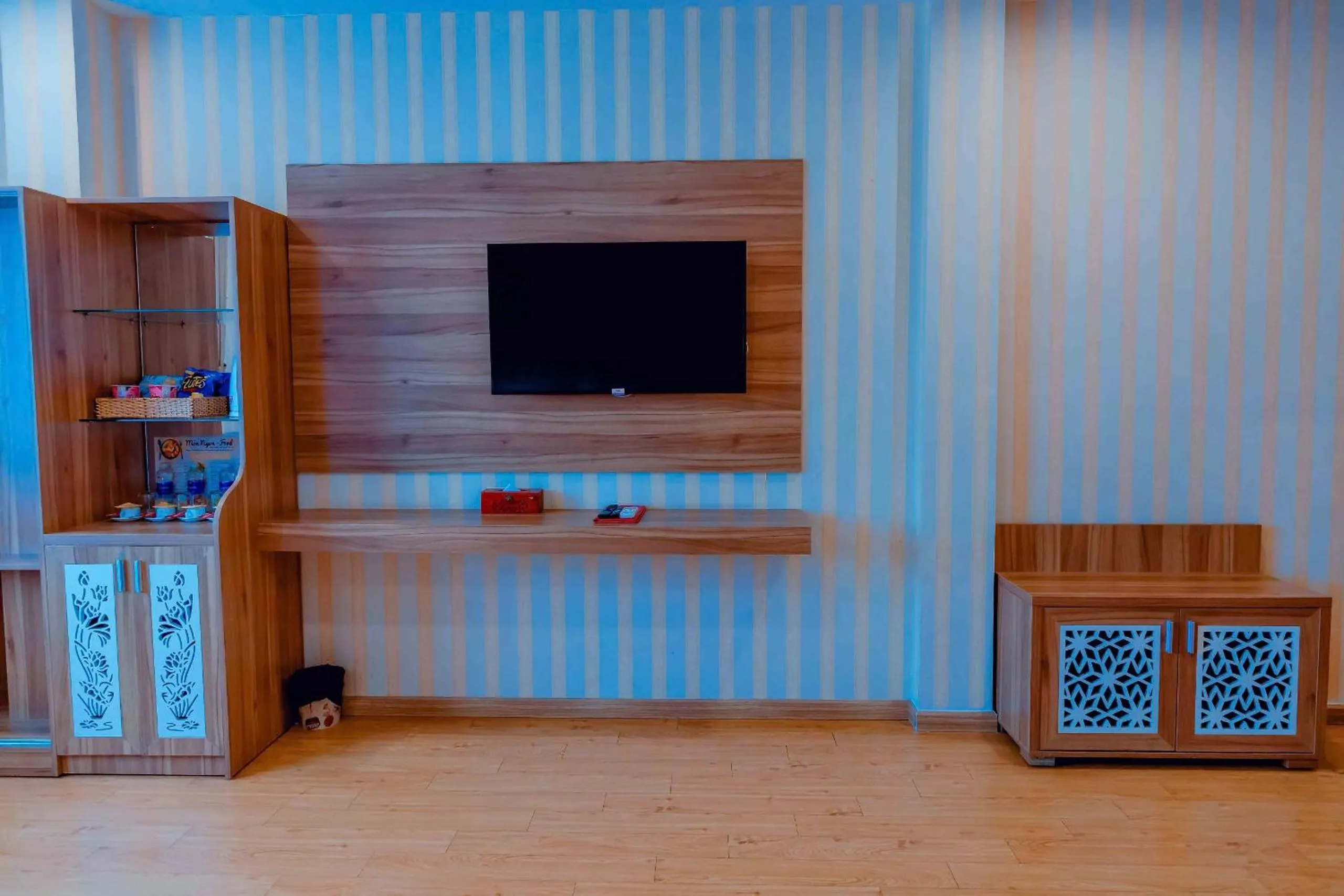 TV and multimedia in Linh Phuong 3 Hotel