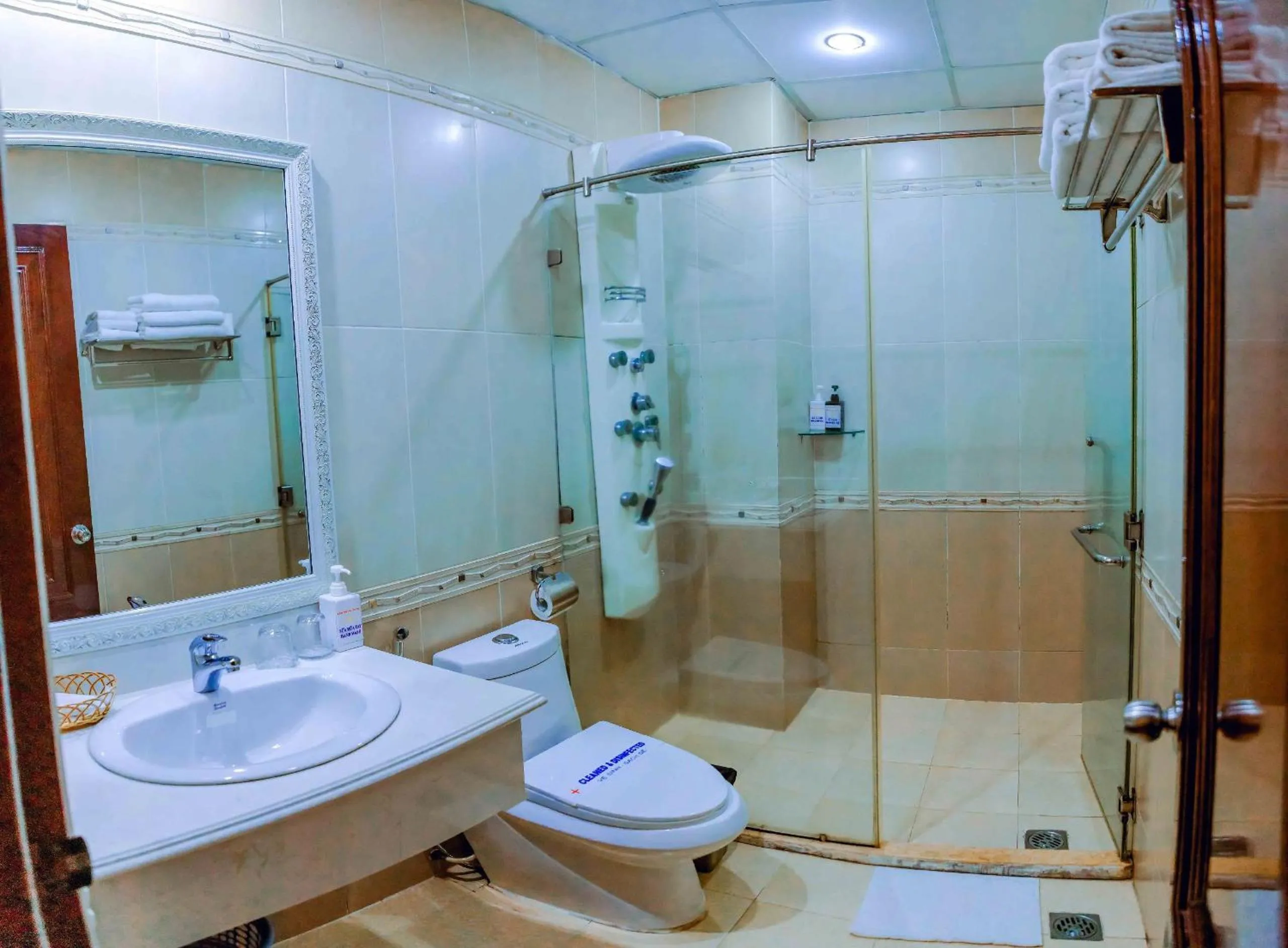 Shower in Linh Phuong 3 Hotel