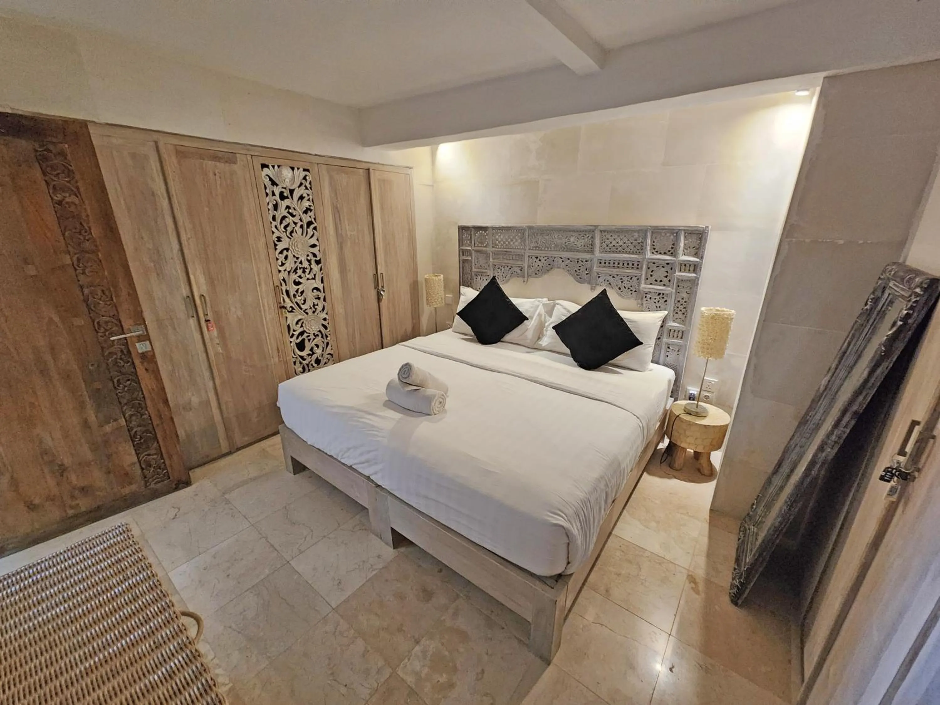 Bed in Aqua Nusa - Luxury Lembongan Villas