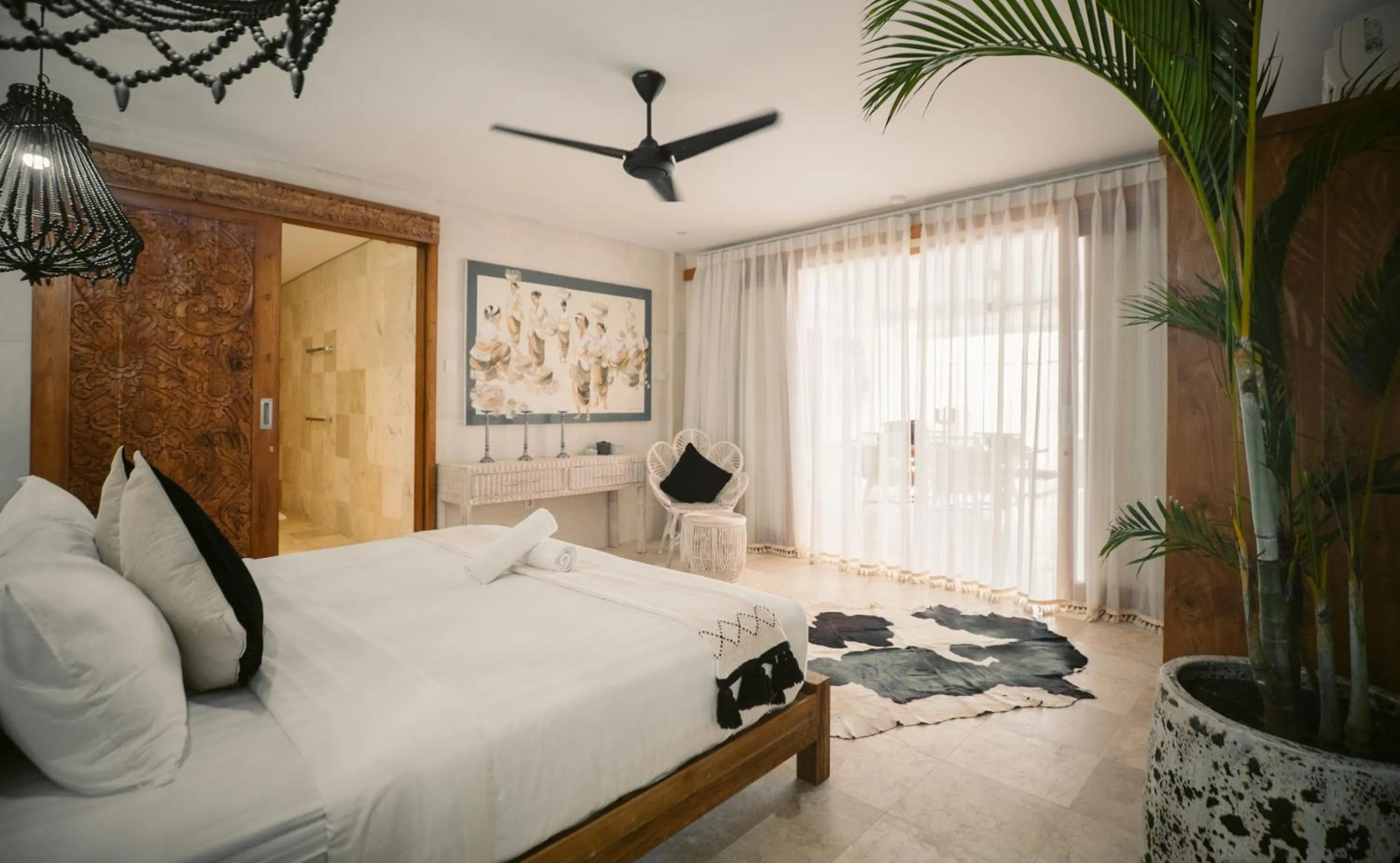 Bed in Aqua Nusa - Luxury Lembongan Villas