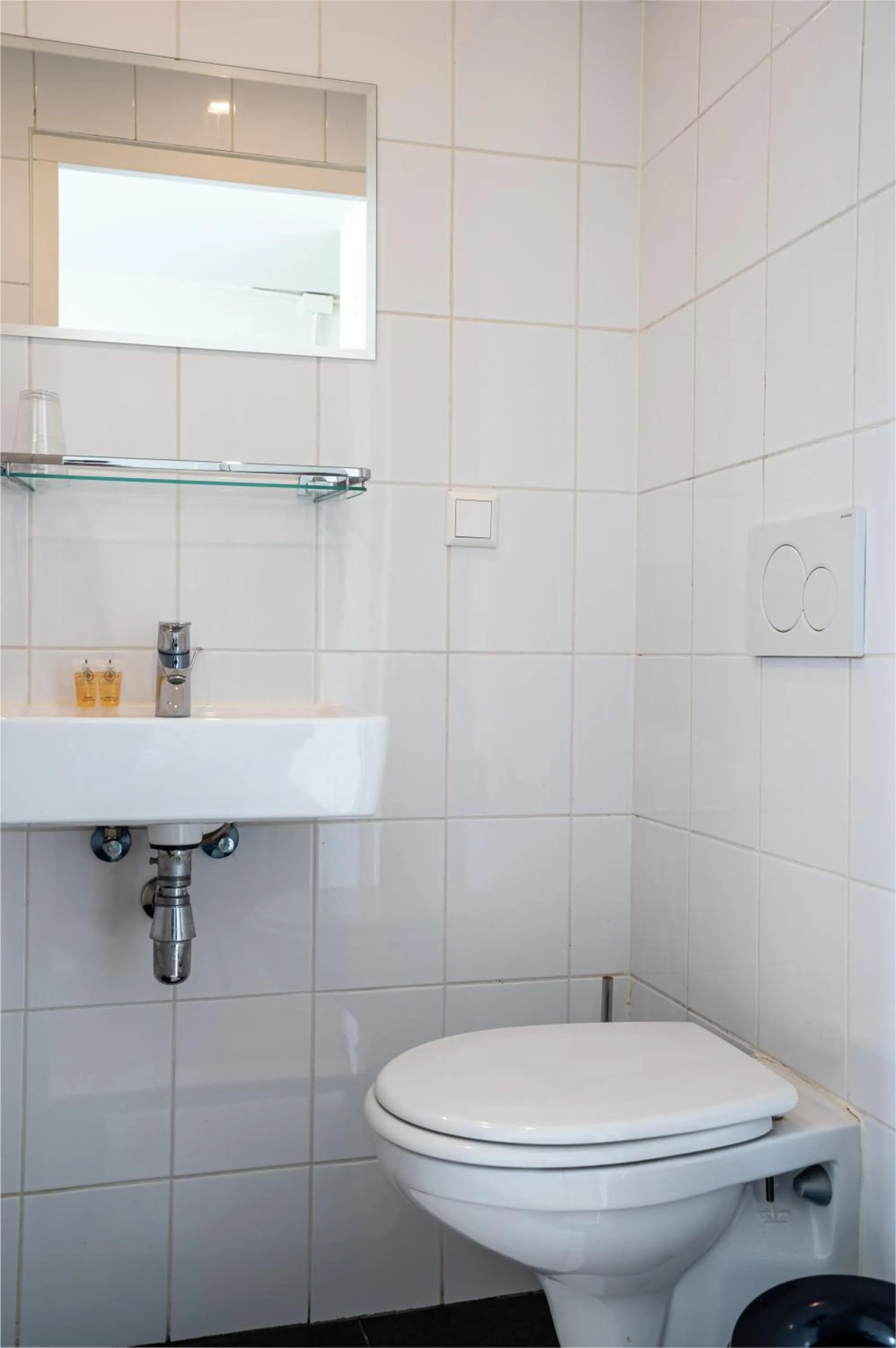 Toilet in Hotel Kap City Centre