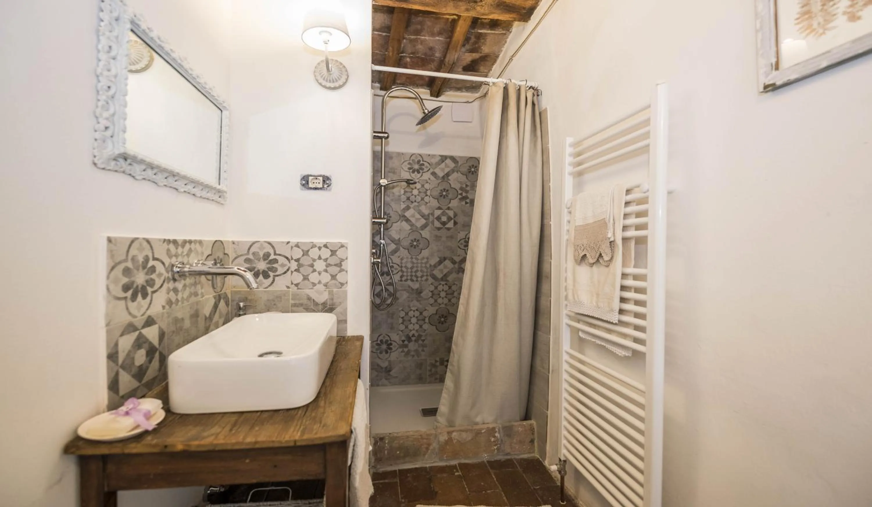 Shower in Le Bumbarelle