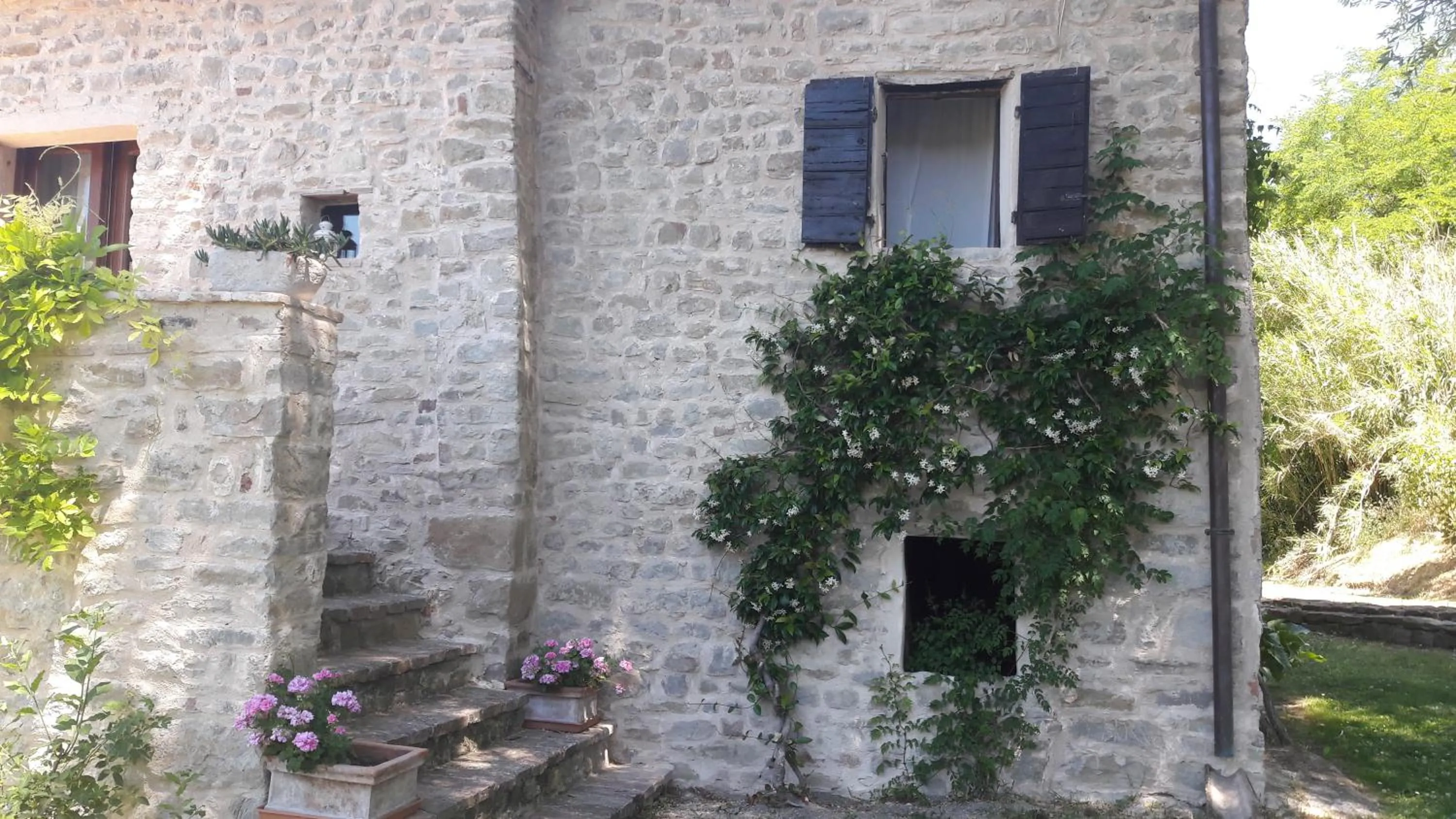 Facade/entrance in Le Bumbarelle