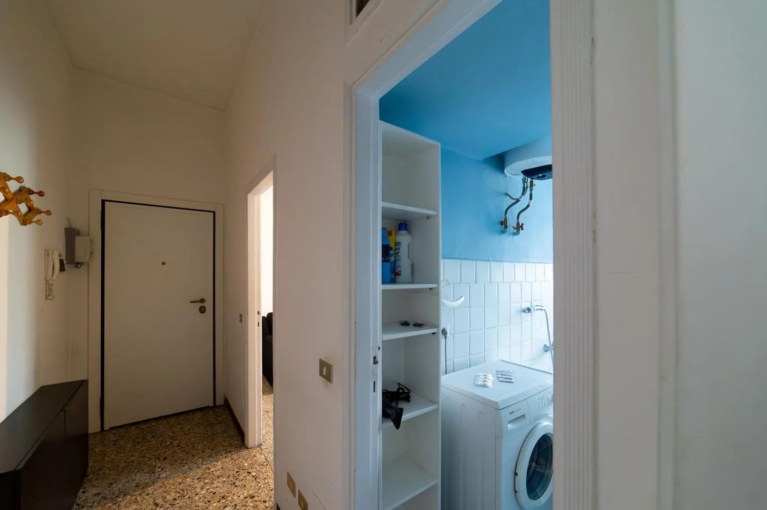 Toilet in Hbhall Residenze Darsena