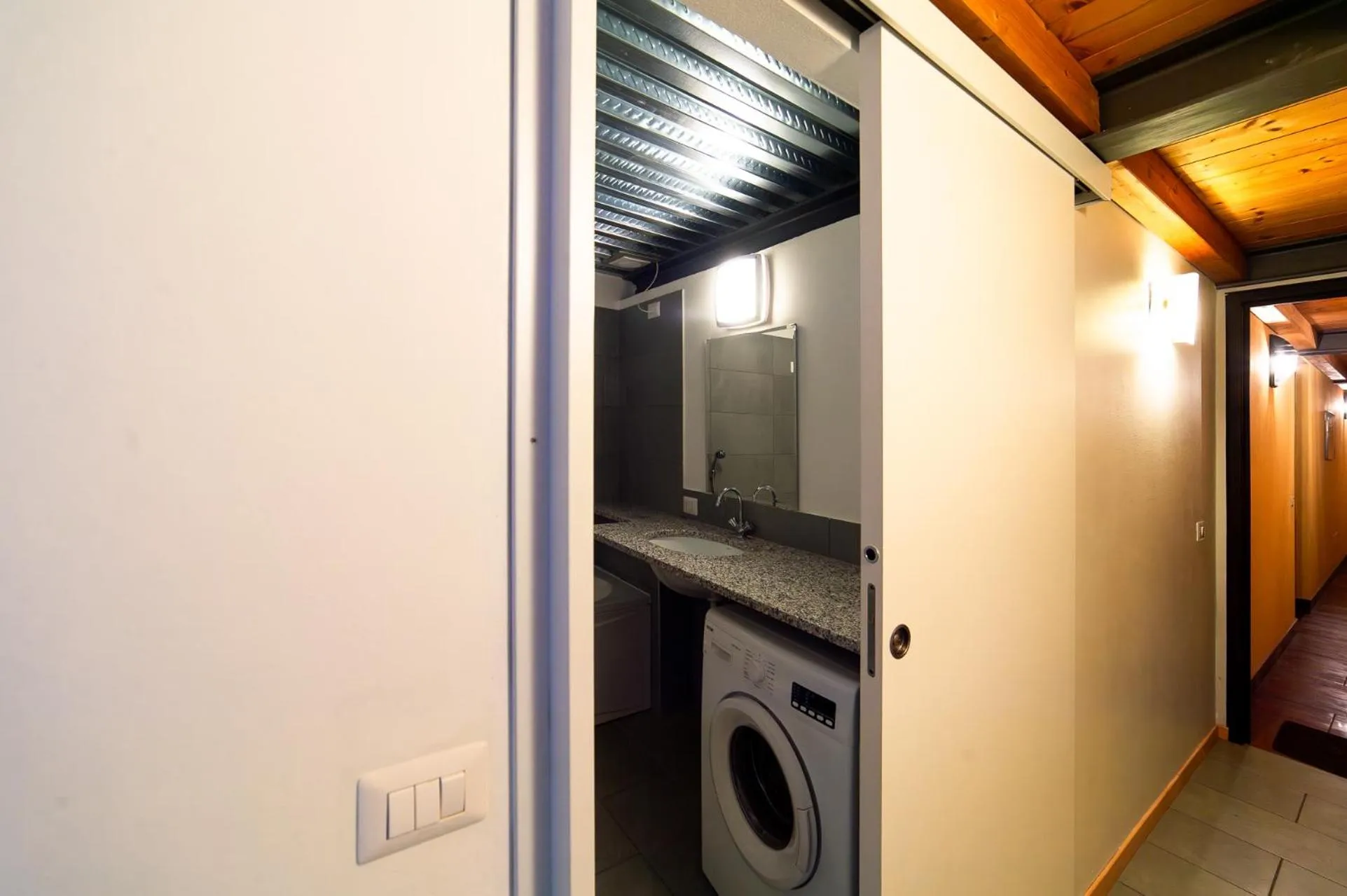 washing machine in Hbhall Residenze Darsena