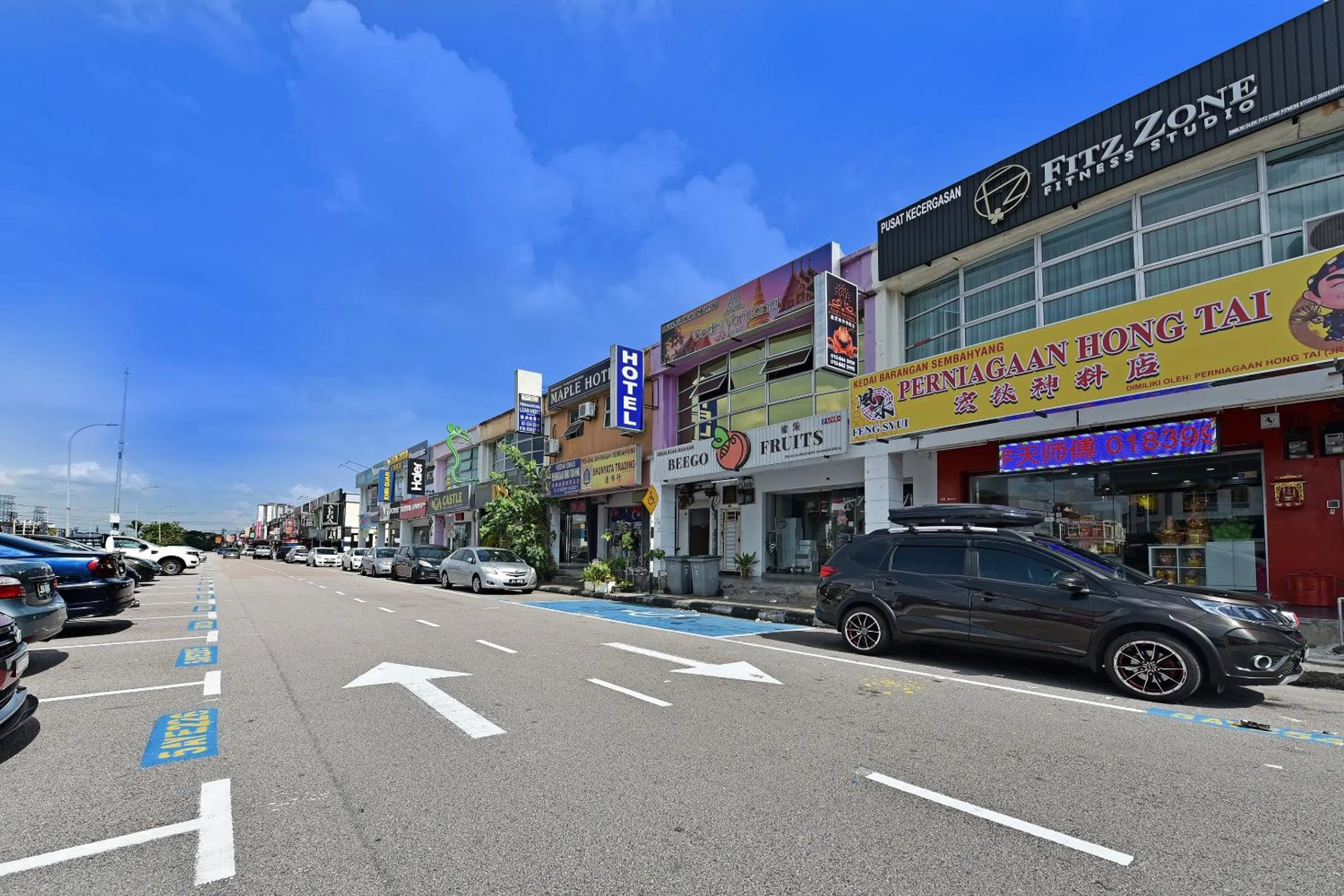 Facade/entrance in OYO 90794 Maple Hotel