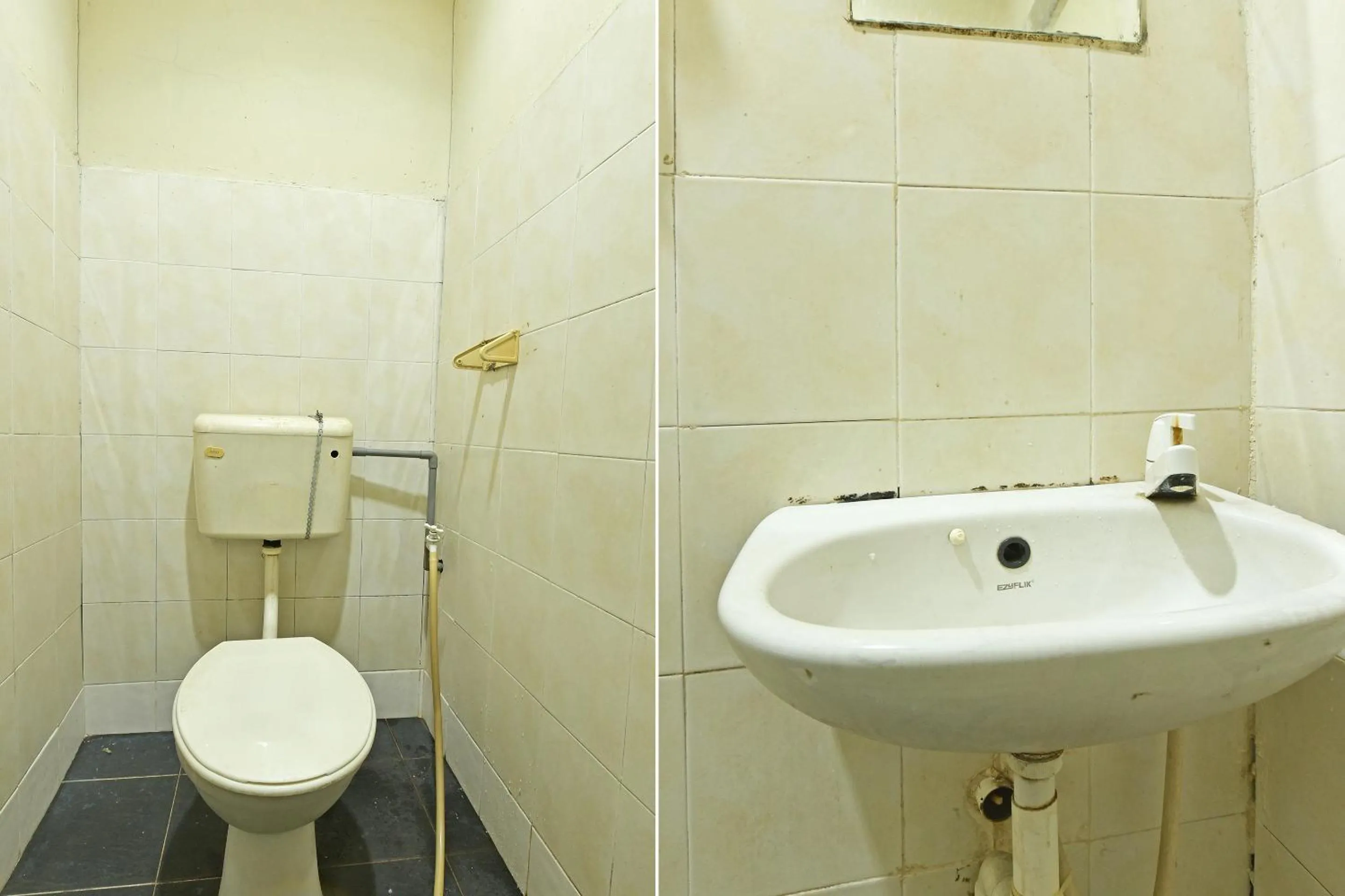 Bathroom in OYO 90794 Maple Hotel