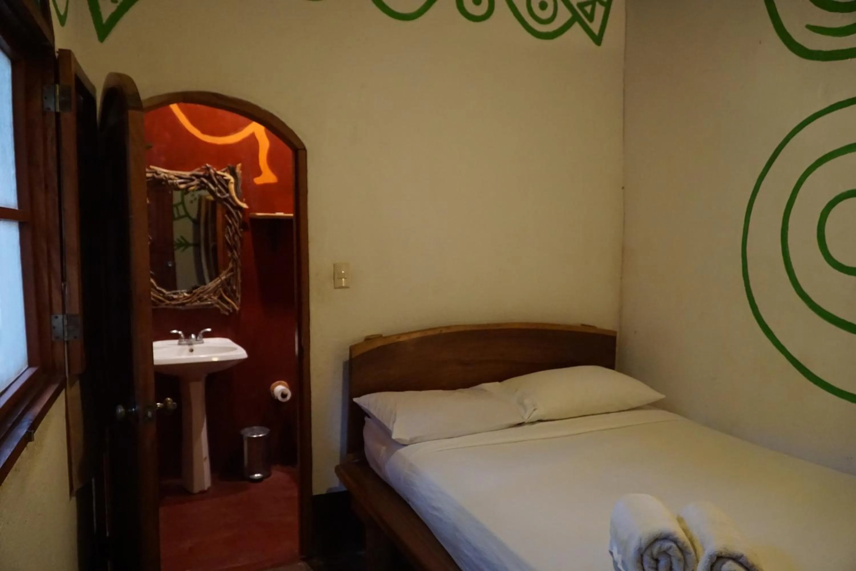 Photo of the whole room, Bed in Cueva Nica