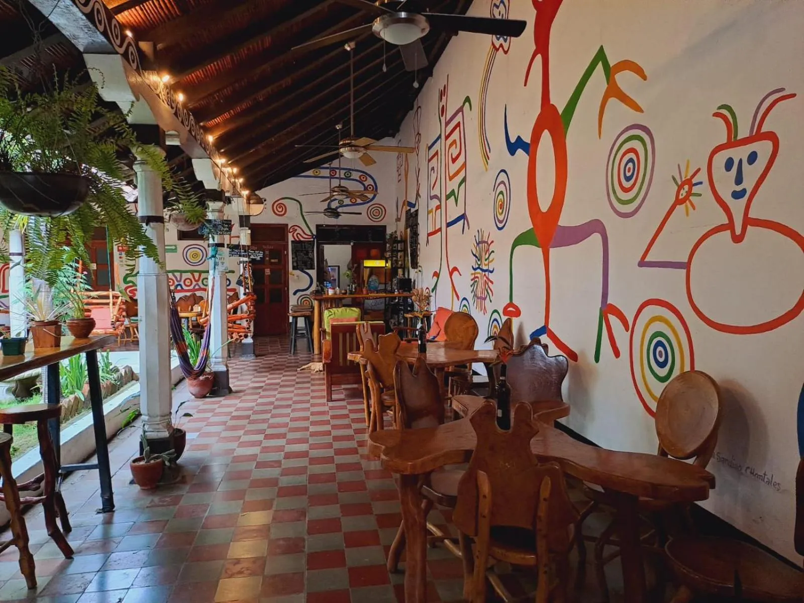 Restaurant/places to eat in Cueva Nica