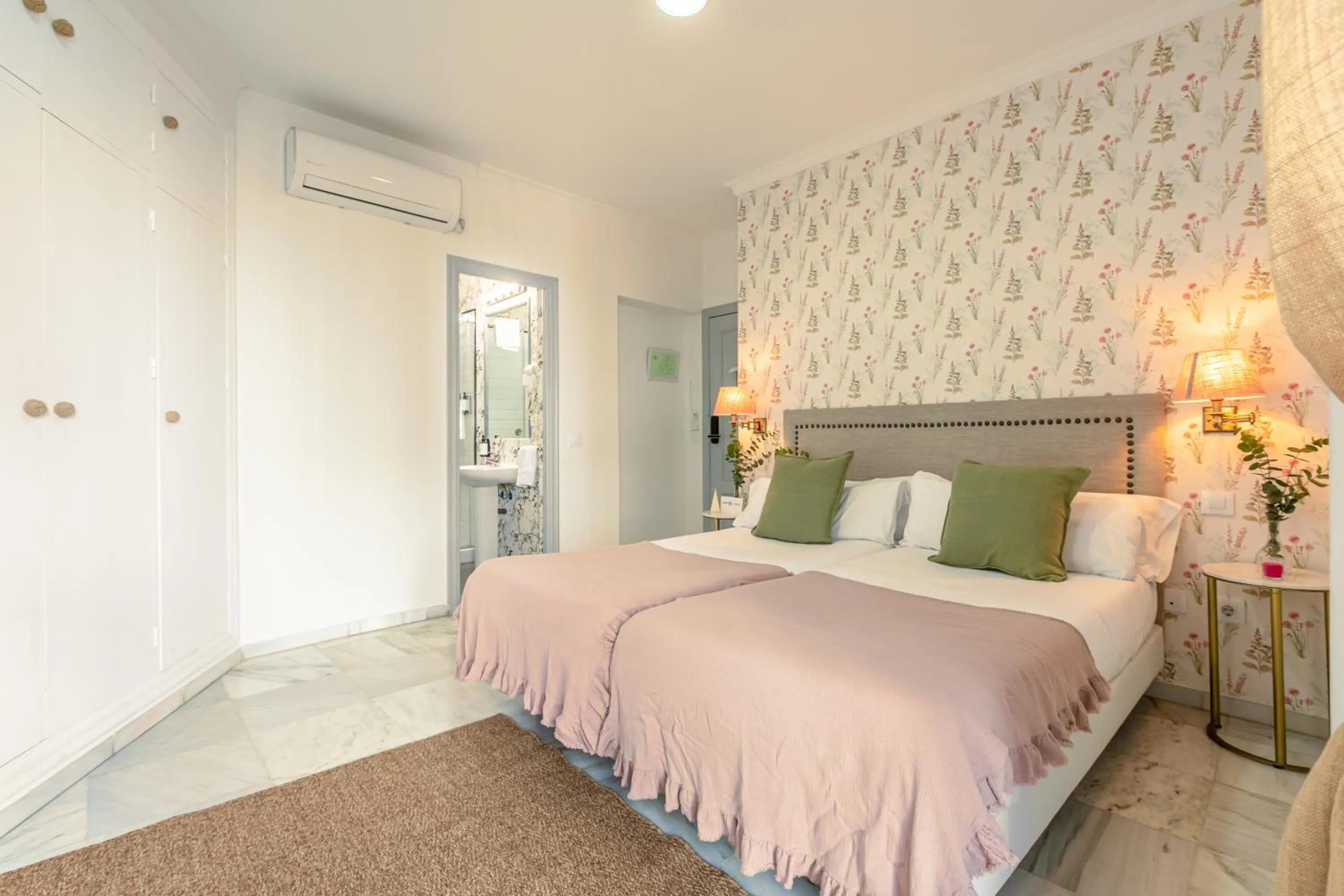 Photo of the whole room, Bed in nüa alameda