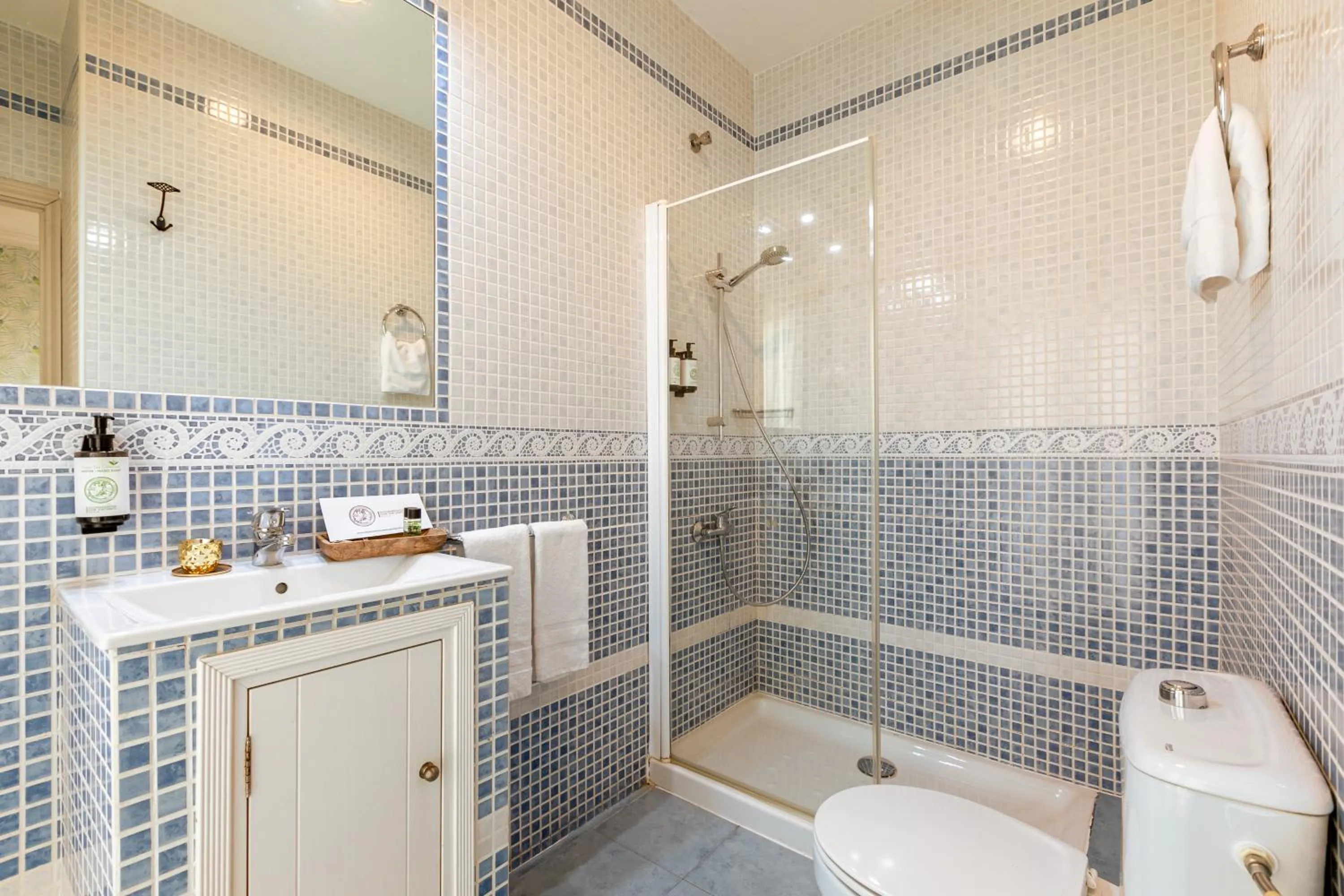 Bathroom in nüa alameda