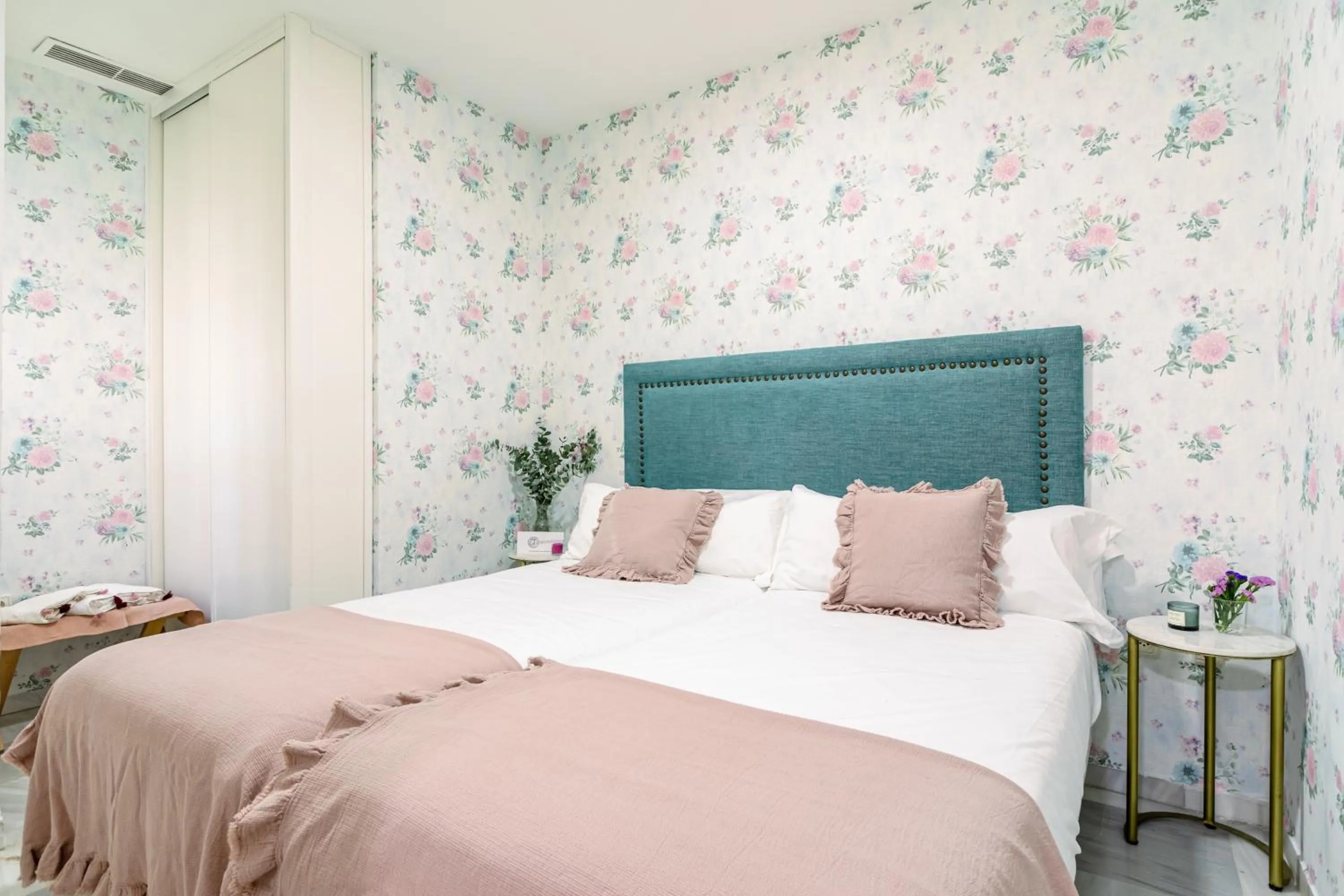 Bedroom, Bed in nüa alameda