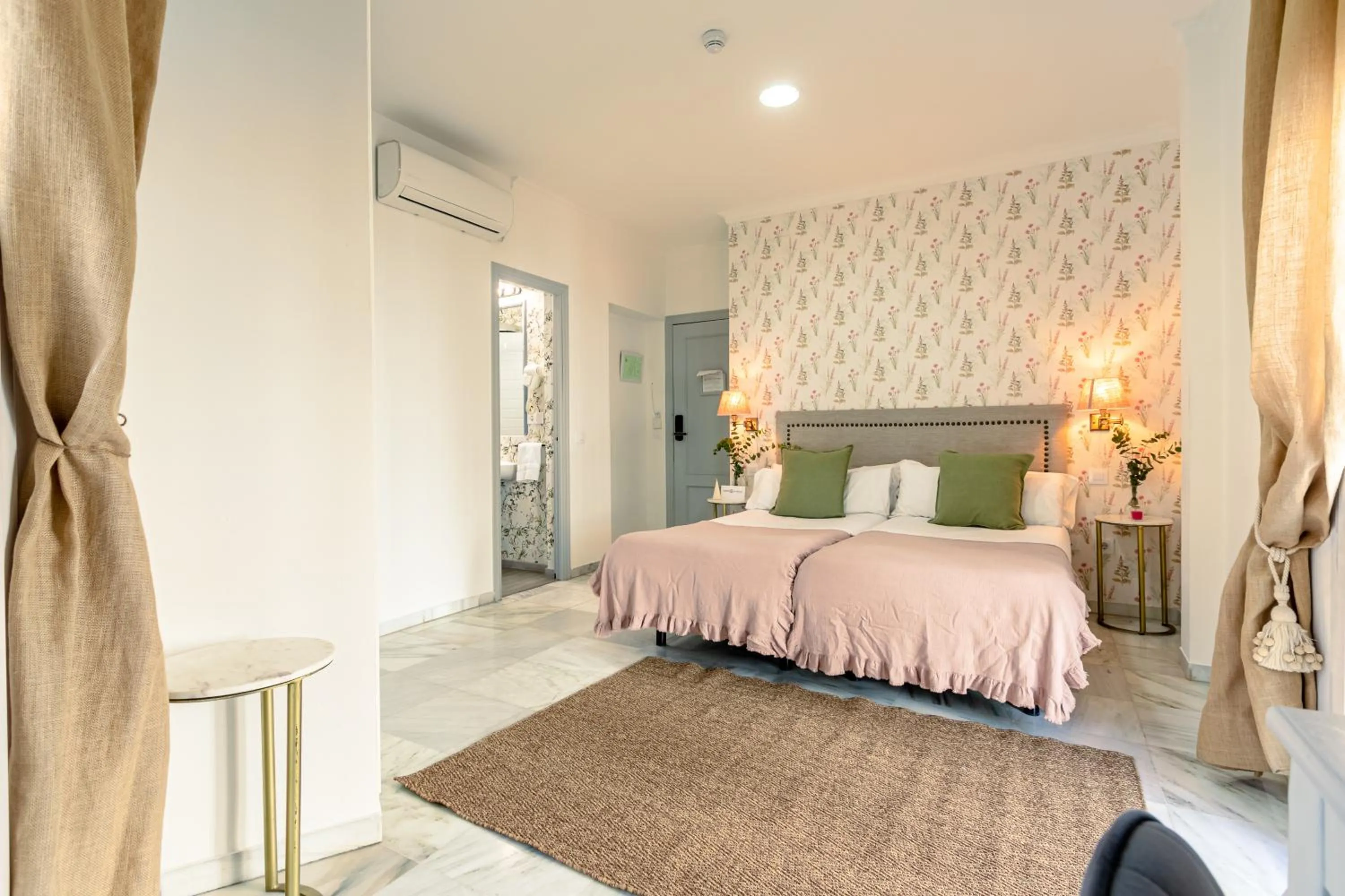 Photo of the whole room, Bed in nüa alameda