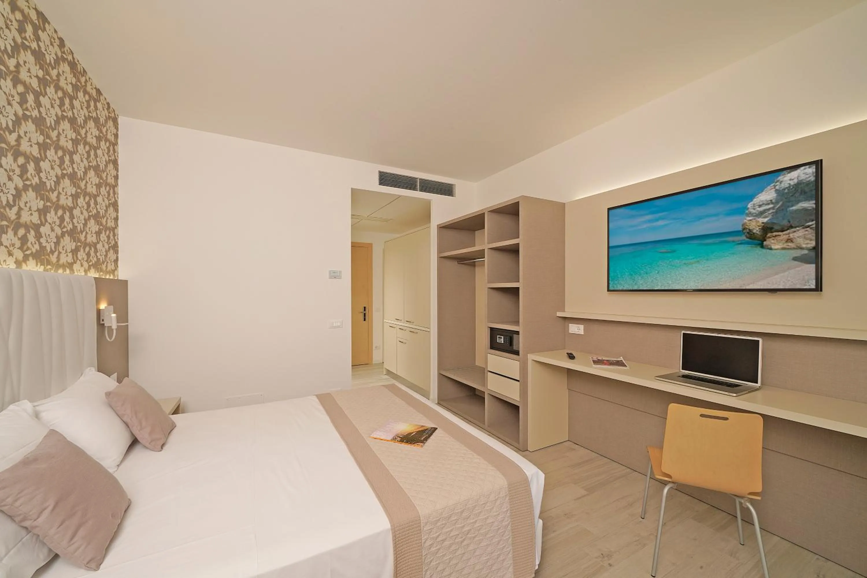 Bed in Hotel Strand a frontemare