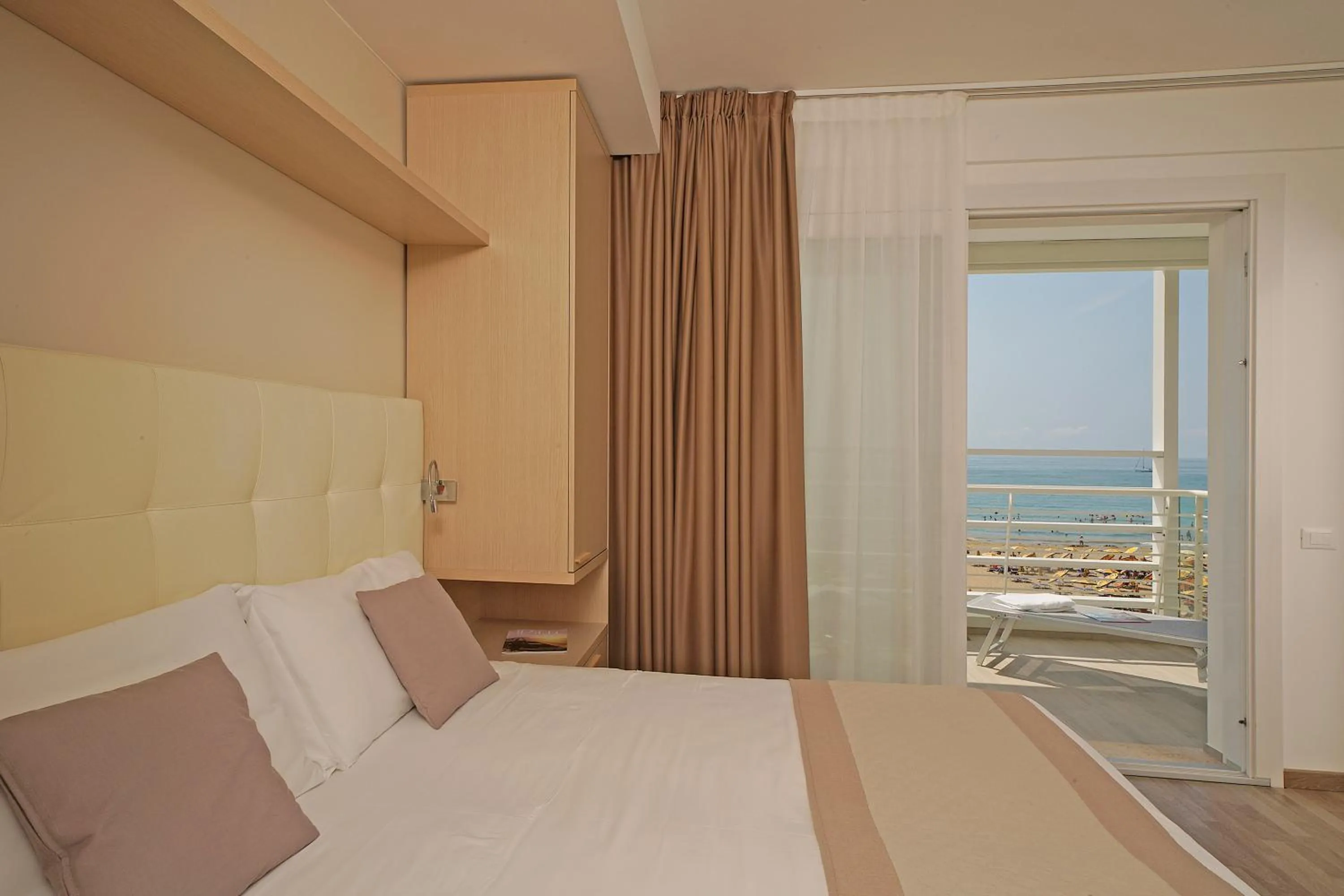 Bed in Hotel Strand a frontemare